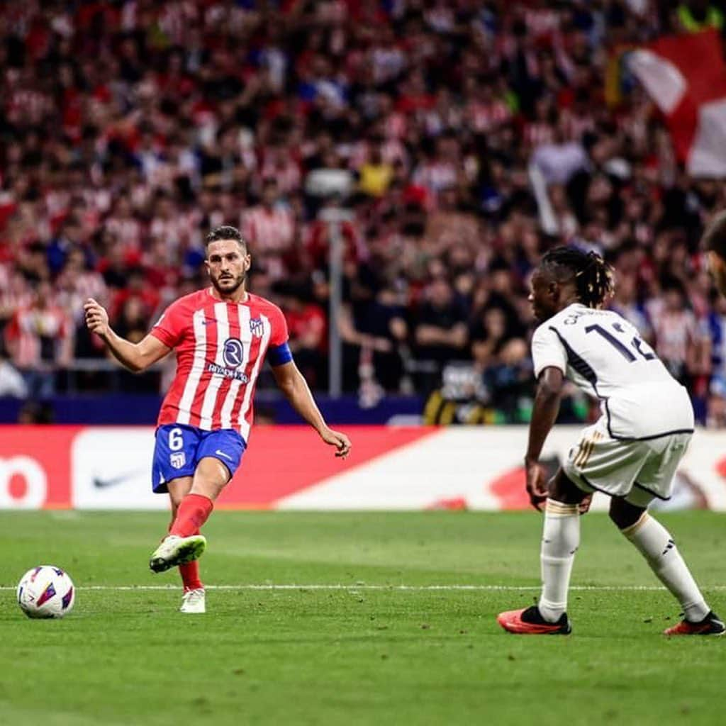 コケさんのインスタグラム写真 - (コケInstagram)「No podía imaginar mejor vuelta. Feliz por el regreso y poder ayudar al equipo a llevarse los tres puntos en una noche increíble. ¡AÚPA ATLETI! ❤️🤍」9月25日 18時04分 - koke6