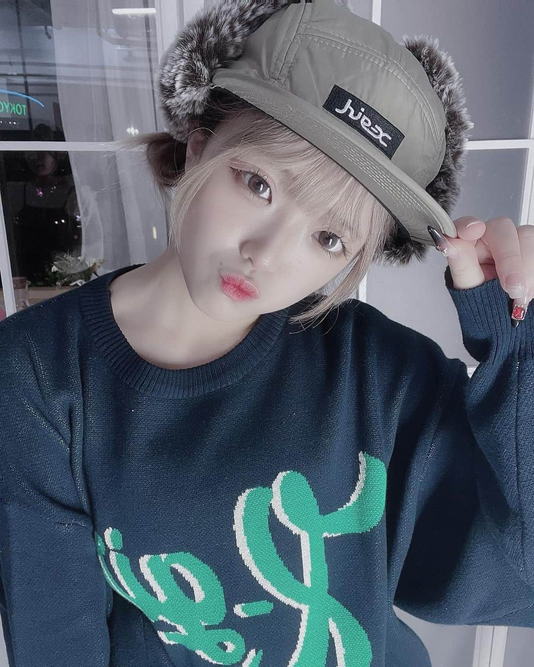 佐藤優來那のインスタグラム：「今年の冬は、アウターと帽子とニットあつめたい( ՞. ̫.՞)☁️  #xgirl」