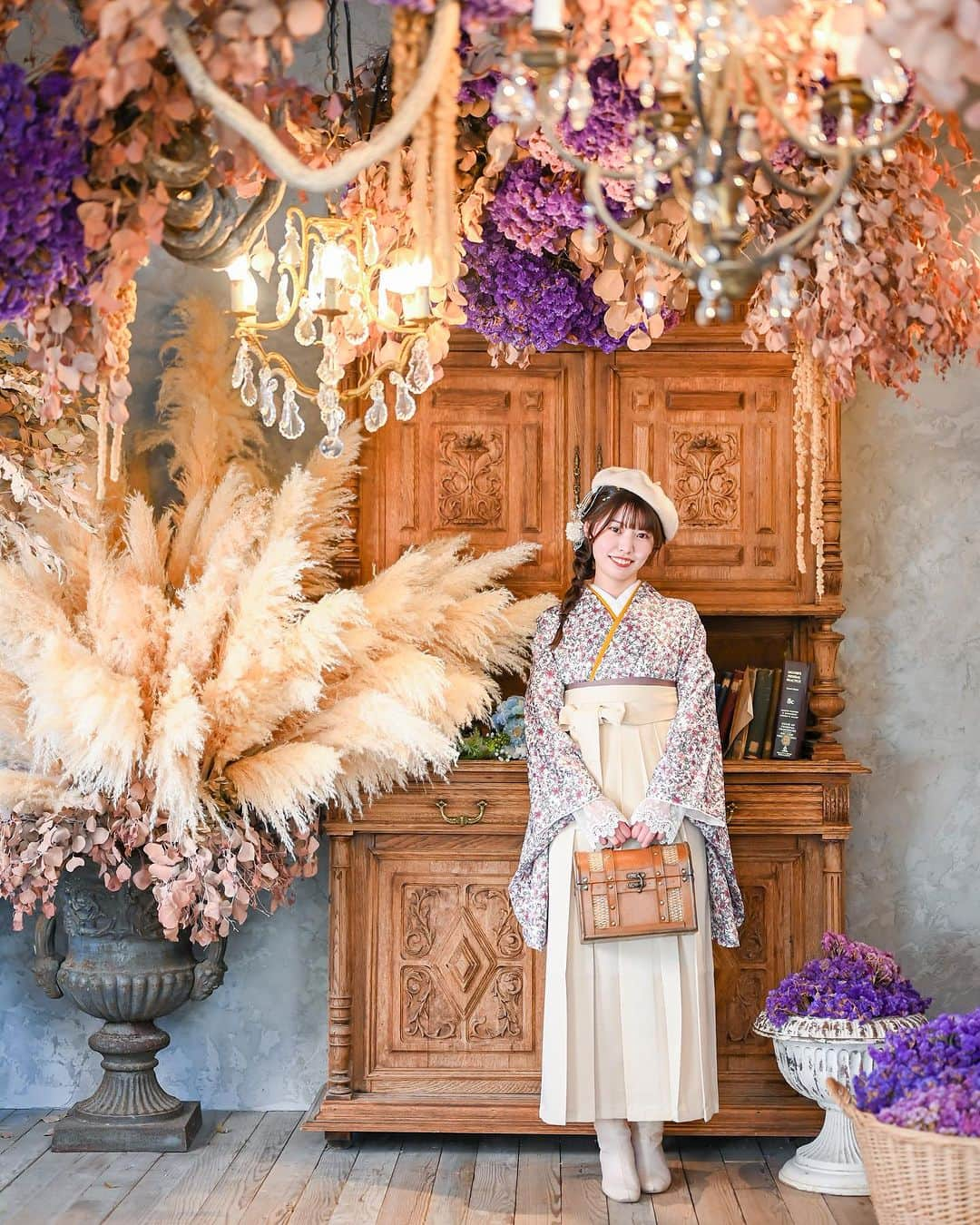 LE-PLA BEAUのインスタグラム：「. 卒業着物・袴展示会開催します🌸 . 第1回_____ 10月7日(土)〜12月30日(土)まで . ⚠️要予約です！ . 事前に袴の色や柄等のご希望もお伺いできますので、お気軽にご相談ください🌿 .  . @hanaemi_kimono  . #豊川#豊橋#衣装レンタル#卒業袴#卒業式#卒業袴レンタル」