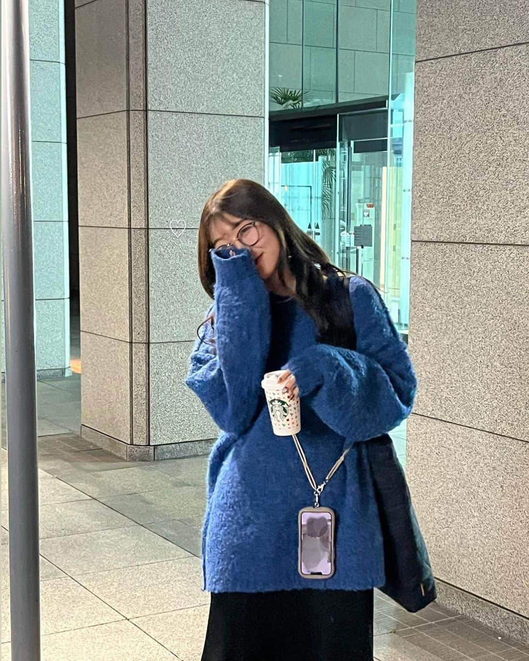 RiLiさんのインスタグラム写真 - (RiLiInstagram)「寒色カラーが気になるっ🧊👀【ブルーニット】💙  1枚でコーデのアクセントになる【ブルーニット】は これからの季節に大活躍すること間違いなしだよ✊🏻✨️  ブルーカラー🧵なら大人っぽくて落ち着いた雰囲気になれるから カラーコーデがあんまり得意じゃないよ〜🙀💦っていう子にもオススメ❣️  ぜひ参考にしてみてね👕🪄︎︎  R i L i 編 集 部 🫧 Editor-chief @aosimmdr Editor @micomy_02 Writer @pink_breathing   🤍🤍🤍  Special thanks💐 Photo by⁣⁣ p.2 @94uka  p.3 @sw_718  p.4 @unn_____2  p.5 @myn_.06  p.6 @23klk0  p.7 @tan___gram  p.8 @__ange02  p.9 @113yu  p.10 @s_52min   RiLiで紹介してもらいたい子は #rili_tokyo を付けてね❕  #ブルーニット #青ニット #ブルーカラーニット #ブルーニットコーデ #青コーデ #カラーニット #カラーニットコーデ #秋服 #秋コーデ #秋服コーデ #冬服 #冬コーデ #冬服コーデ #カーディガンコーデ #ニットコーデ #ootd #오오티디 #니트코디」9月25日 18時00分 - rili.tokyo