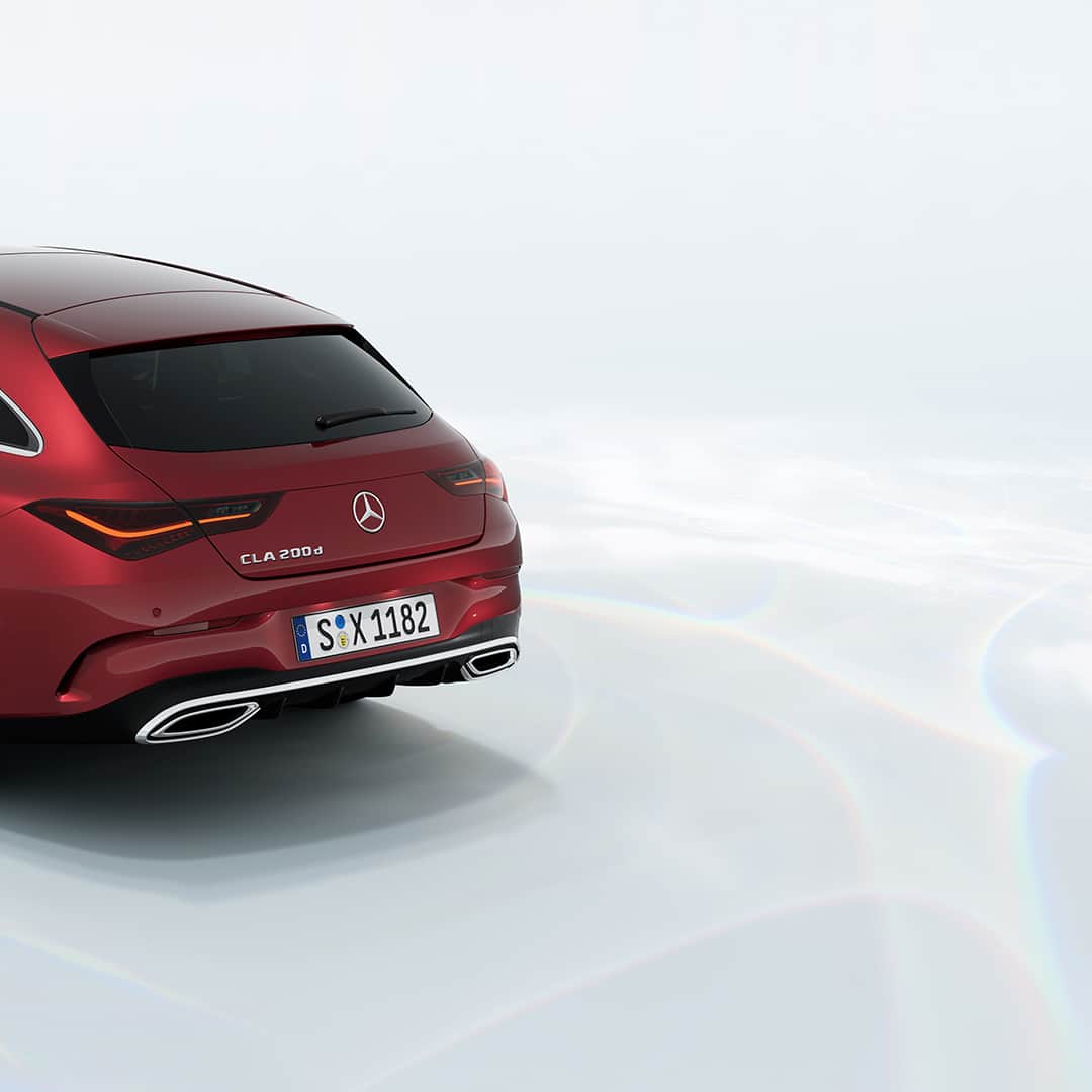 のインスタグラム：「【 Mercedes-Benz Week】Day 1 5つの新型モデルが登場する特別な1週間。 本日は新型CLAを発表。  艶やかなプロポーションにシンプルで美しいディスプレイなどをレイアウトしたCLA Coupéと、美しいルーフラインに、広いラゲッジルームを装備したCLA Shooting Brakeをラインアップ。  詳しい車種情報はストーリーズをチェック。 @mercedesbenzjapan  #MercedesBenz #CLA #メルセデスベンツ」