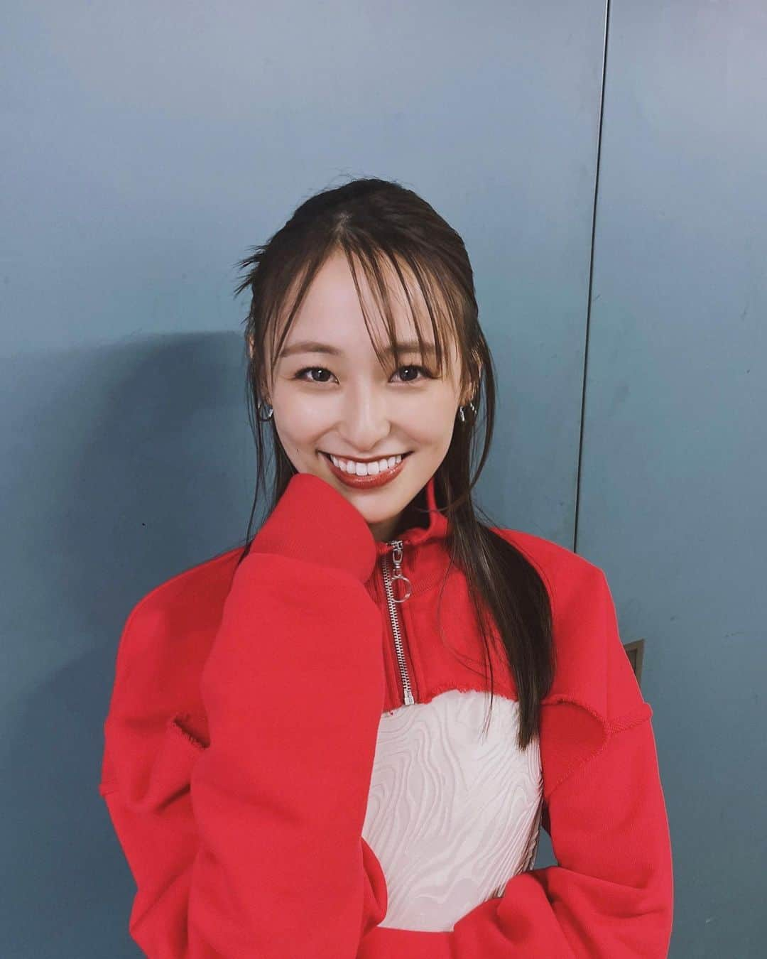 鈴木美羽のインスタグラム：「ちょっとずつ寒くなってきたね🍂  冬服は重ね着でおしゃれできるねっ楽しみ🫶  季節の変わりめだから風邪引かないように🤧」