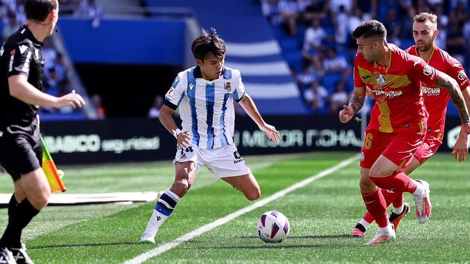 久保建英のインスタグラム：「Gran trabajo de todo el equipo para conseguir remontar el partido🔥🤝 A por más!  皆んなの力で逆転する事が出来ました！ タイトなスケジュールですが次も良い準備を🔜🔥  #realsociedad  #laliga  #takefusakubo  #久保建英」