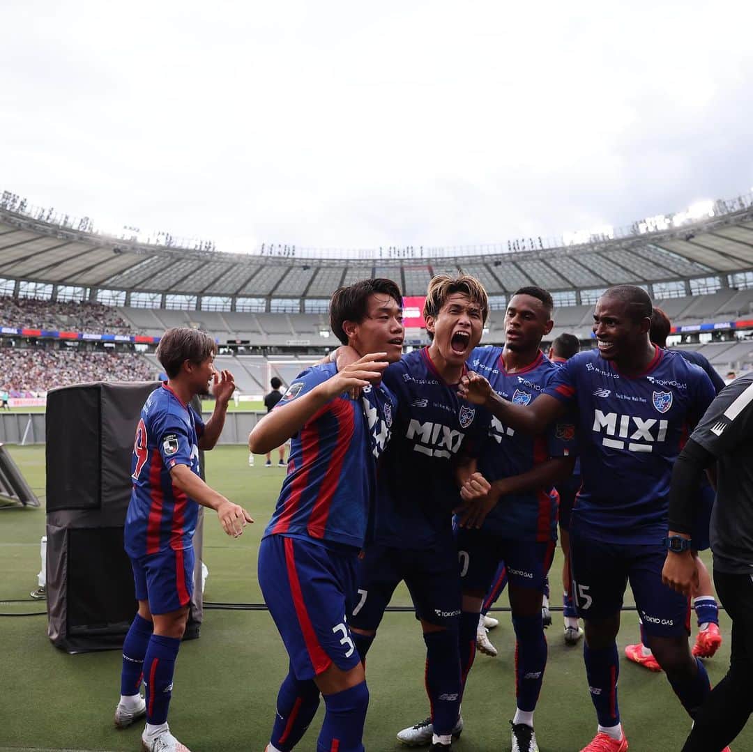 FC東京オフィシャルグッズさんのインスタグラム写真 - (FC東京オフィシャルグッズInstagram)「🔵🔴 戦いは続く。  もっともっと歓喜の瞬間を。 @fctokyoofficial  #FC東京 #fctokyo #tokyo」9月25日 16時43分 - fctokyoofficial