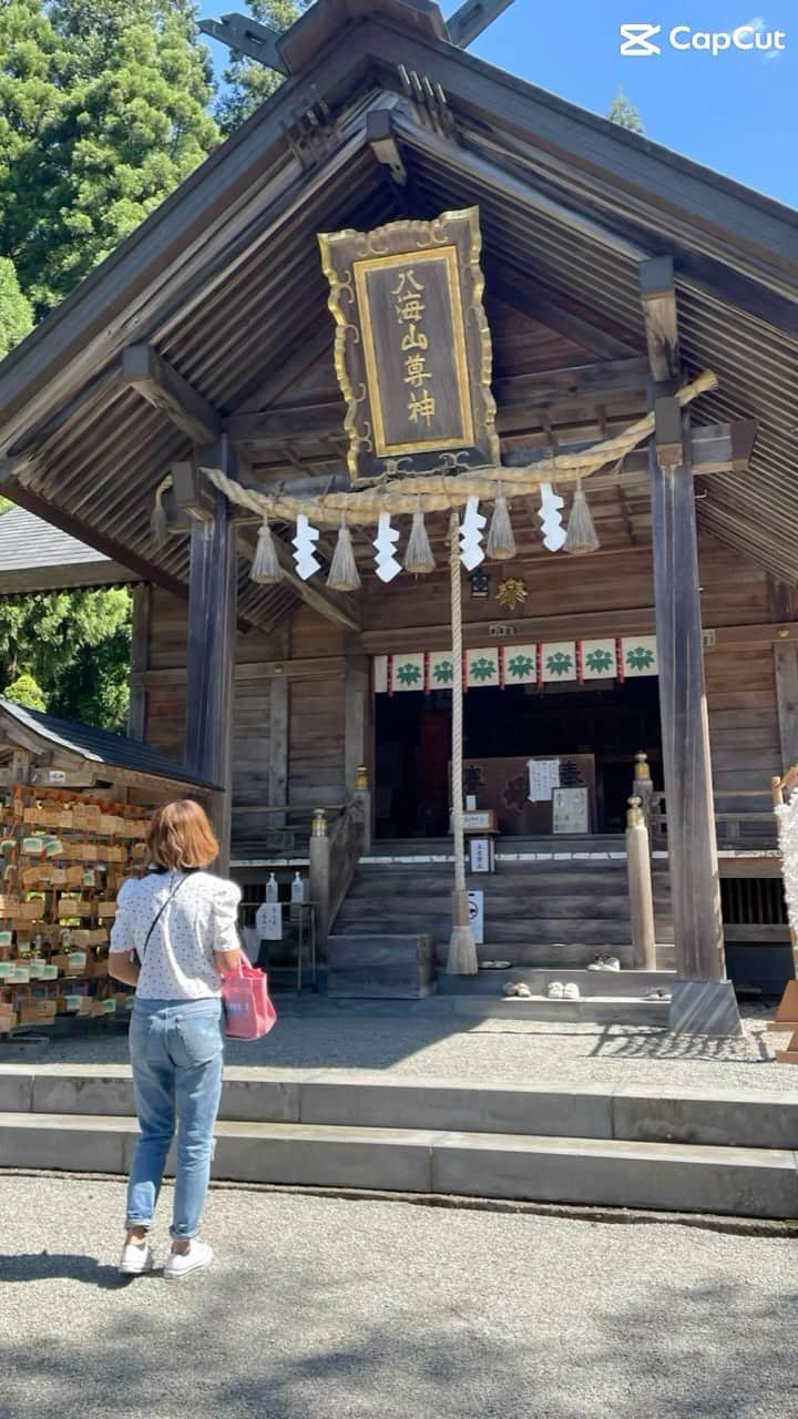 mizuのインスタグラム：「🚙⛩♨️  #八海山尊神社  #湯沢温泉まんじゅう  #八海山生そば  #食い倒れの旅  #かんなっくりの足湯」