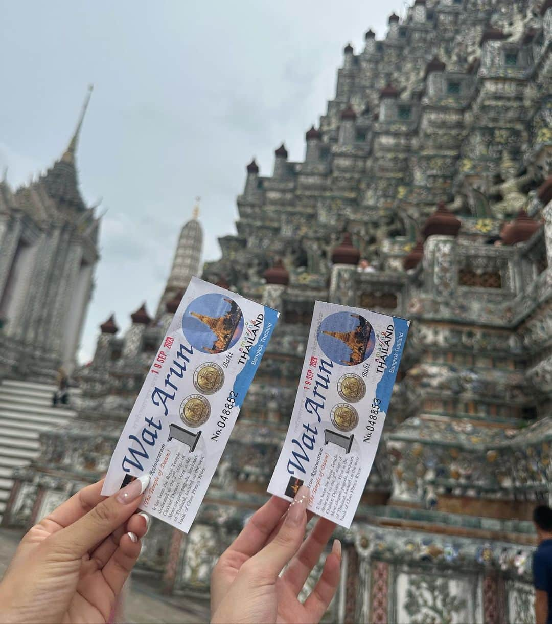 サントス飛鳥さんのインスタグラム写真 - (サントス飛鳥Instagram)「タイの民族衣装♡ 湿気で髪の毛ボサボサ😂  #タイ #バンコク #bangkok #ワットアルン #民族衣装 #旅行 #タイ旅行 #thai」9月25日 16時54分 - alice_fushigino_