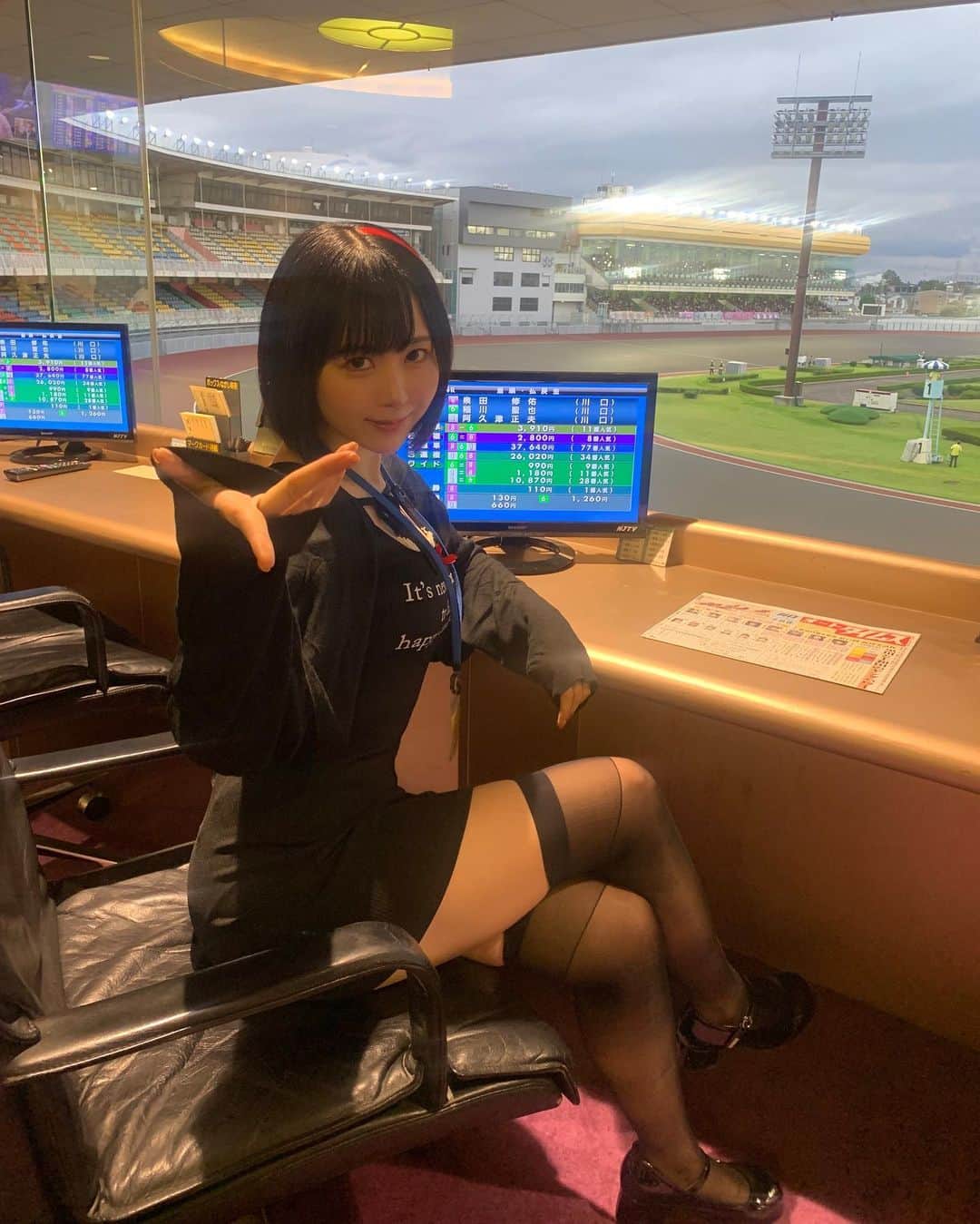 夜道雪さんのインスタグラム写真 - (夜道雪Instagram)「川口オートレース場にてトークショー！ 思い出達を載せます   #写真好きな人と繋がりたい #ポートレート #声優 #youtuber #ファインダー越しの私の世界 #ポートレート女子 #オフショット  #バイク女子 #バイク好きな人と繋がりたい #バイク #ライダー #バイク乗りと繋がりたい #車 #車乗りと繋がりたい #車好きな人と繋がりたい #車好き グラビア　#グラビアアイドル #グラビア撮影 #川口オートレース #川口オートレース場 #オートレース #オートレース好きな人と繋がりたい #川口 #川口市 #公営ギャンブル #バイク女子」9月25日 16時51分 - yomichiyuki
