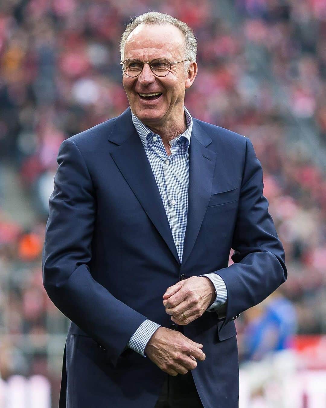 のインスタグラム：「Happy 6️⃣8️⃣th Birthday, Karl-Heinz #Rummenigge! 🎈  Have a great day! 👋  #FCBayern #MiaSanMia」