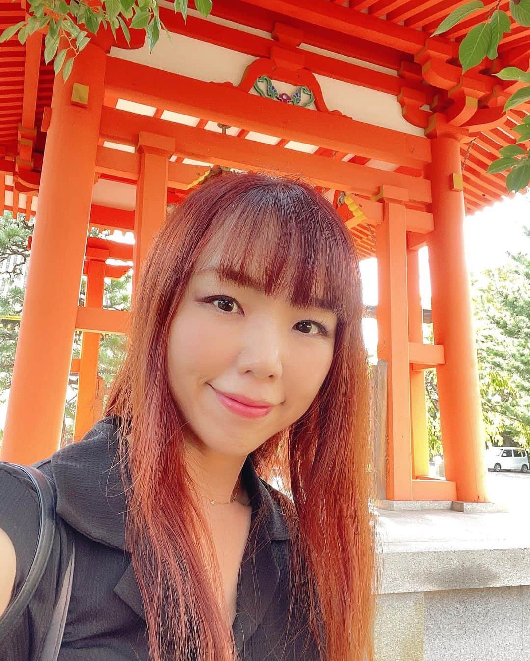 ひぐちしょうこのインスタグラム：「京都へ✨ゆっくり5泊6日の旅。 最高の時間でした😍😍😍 たくさんの出会いもあって。 何度も京都には行った事があるけれど、今回一番はまってしまった😍  初日は三十三間堂へ。 1,001躰の国宝、素晴らしかった。。。 三十三間堂のお香も購入して大満足。  #temple  #japan #japan_art_photography  #japantravel #travel #お寺 #お寺巡り #京都 #旅行」