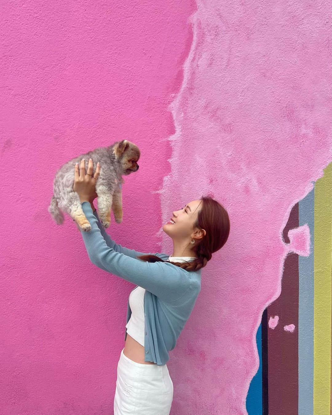 イ・ダヘのインスタグラム：「관광객 모드로 놀아보기 #with @heart_greaten #hollywoodwalkoffame #LA #melrose #pinkwall」