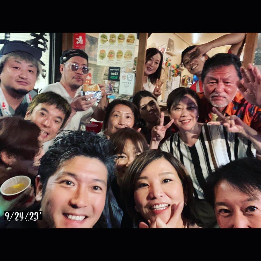 MONKYのインスタグラム：「15日の豊橋からスタートした10日間の一人旅。  豊橋、名古屋、高槻、京都、神戸でレコーディング、淡路島、尼崎、西宮、あびこ。  各地で出会った皆さま、ありがとうございましたー！！  終わってみれば怒涛の10日間で、今日はもう抜け殻。🫥  昨日の、あびこロケット🚀でも盛り上がりました。  ロケットならではのロングなMCを挟むセット、楽しかったですねぇ。  あびこの皆さん、ありがとうございました♪  次回のJam Spotは11/23に大阪は難波屋にてfeat.川口真由美です！  そして11/25は谷町四丁目Swayにて！  ぜひ遊びに来て下さい🤩🤩」