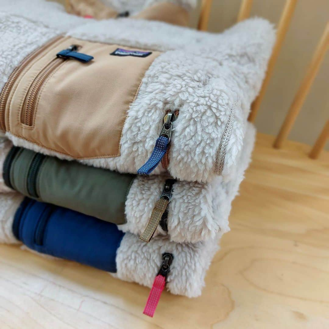 こども ビームスさんのインスタグラム写真 - (こども ビームスInstagram)「【new arrival】 ＜patagonia＞ . 大人気のレトロXやロスガトスも入荷しました❣️ ジュニアのお子様が着られるサイズもございます✨ 兄弟、姉妹でお揃いもいかがでしょうか？？ . ※画像右下の【保存ボタン】で後から探しやすくなります💫 . #kodomobeams #beams #daikanyama  #こどもビームス #ビームス #代官山 #tokyo #japan #trip #別注 #patagonia #防寒 #パタゴニア #レトロX #キッズサイズ#ジュニアサイズ #東京 #こどもふく #도쿄 #아기옷 #도쿄쇼핑 #여행 #일본여행  新作アイテムはプロフィールのリンク🔗からビームス公式サイト、こども ビームスページをチェック❗️ ※お問い合わせにつきましては、お電話にて承ります。」9月25日 16時55分 - kodomo_beams