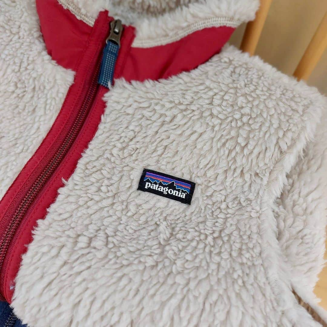 こども ビームスさんのインスタグラム写真 - (こども ビームスInstagram)「【new arrival】 ＜patagonia＞ . 大人気のレトロXやロスガトスも入荷しました❣️ ジュニアのお子様が着られるサイズもございます✨ 兄弟、姉妹でお揃いもいかがでしょうか？？ . ※画像右下の【保存ボタン】で後から探しやすくなります💫 . #kodomobeams #beams #daikanyama  #こどもビームス #ビームス #代官山 #tokyo #japan #trip #別注 #patagonia #防寒 #パタゴニア #レトロX #キッズサイズ#ジュニアサイズ #東京 #こどもふく #도쿄 #아기옷 #도쿄쇼핑 #여행 #일본여행  新作アイテムはプロフィールのリンク🔗からビームス公式サイト、こども ビームスページをチェック❗️ ※お問い合わせにつきましては、お電話にて承ります。」9月25日 16時55分 - kodomo_beams