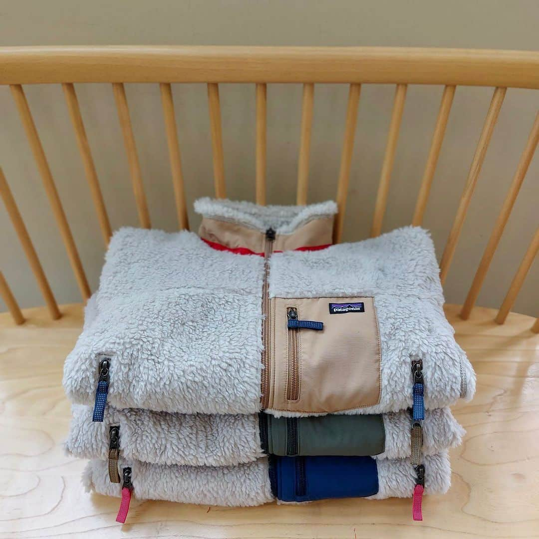 こども ビームスさんのインスタグラム写真 - (こども ビームスInstagram)「【new arrival】 ＜patagonia＞ . 大人気のレトロXやロスガトスも入荷しました❣️ ジュニアのお子様が着られるサイズもございます✨ 兄弟、姉妹でお揃いもいかがでしょうか？？ . ※画像右下の【保存ボタン】で後から探しやすくなります💫 . #kodomobeams #beams #daikanyama  #こどもビームス #ビームス #代官山 #tokyo #japan #trip #別注 #patagonia #防寒 #パタゴニア #レトロX #キッズサイズ#ジュニアサイズ #東京 #こどもふく #도쿄 #아기옷 #도쿄쇼핑 #여행 #일본여행  新作アイテムはプロフィールのリンク🔗からビームス公式サイト、こども ビームスページをチェック❗️ ※お問い合わせにつきましては、お電話にて承ります。」9月25日 16時55分 - kodomo_beams