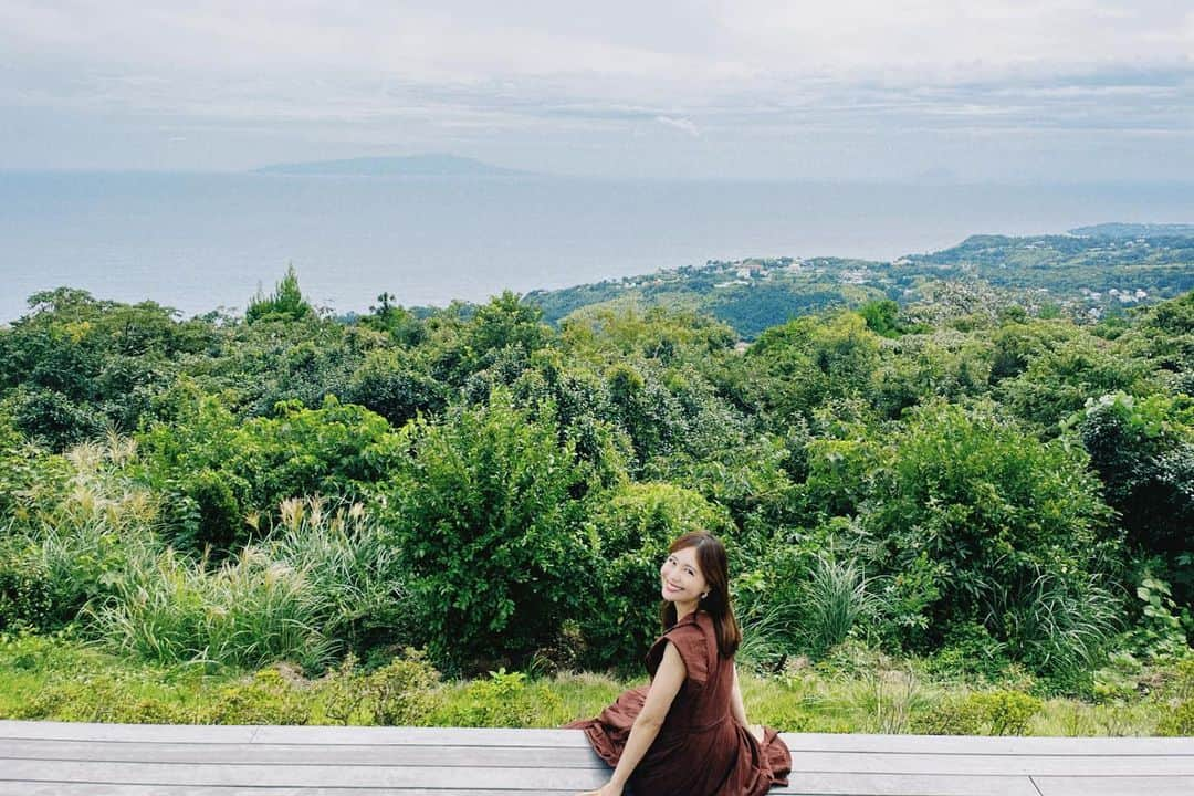 日下部ゆいこさんのインスタグラム写真 - (日下部ゆいこInstagram)「. . 週末の伊東旅行。 仲良しファミリー三家族と。 . . 小室山、初めてだったけど 素敵でした。 三枚目は「ゆいこちゃん、お花〜」の長男。 どうしてもと持ち歩いた 数ある中で選んだポケモンの名前は 忘れたらしいです(え、なんで選んだ) 一気に涼しくなって 上着を失念していたことだけが後悔。 . . #旅行#家族旅行#伊東#小室山#男の子#男の子ママ#男の子兄弟#五歳#二歳」9月25日 16時57分 - yuiko_kusakabe