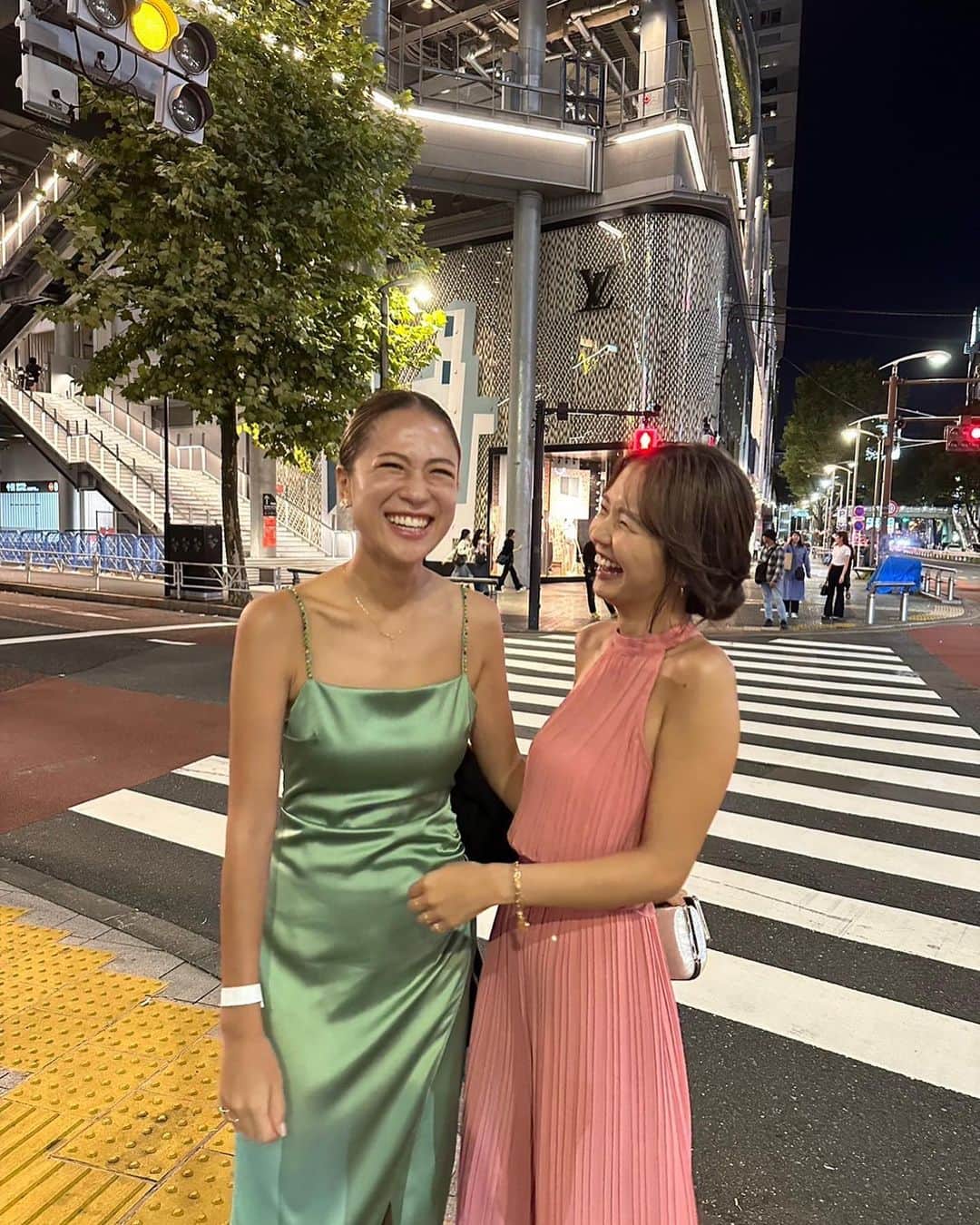 宮崎絹子さんのインスタグラム写真 - (宮崎絹子Instagram)「TOKYO NIGHT ✨🌙  チーム桜餅💚🩷🍃」9月25日 16時57分 - babykiy