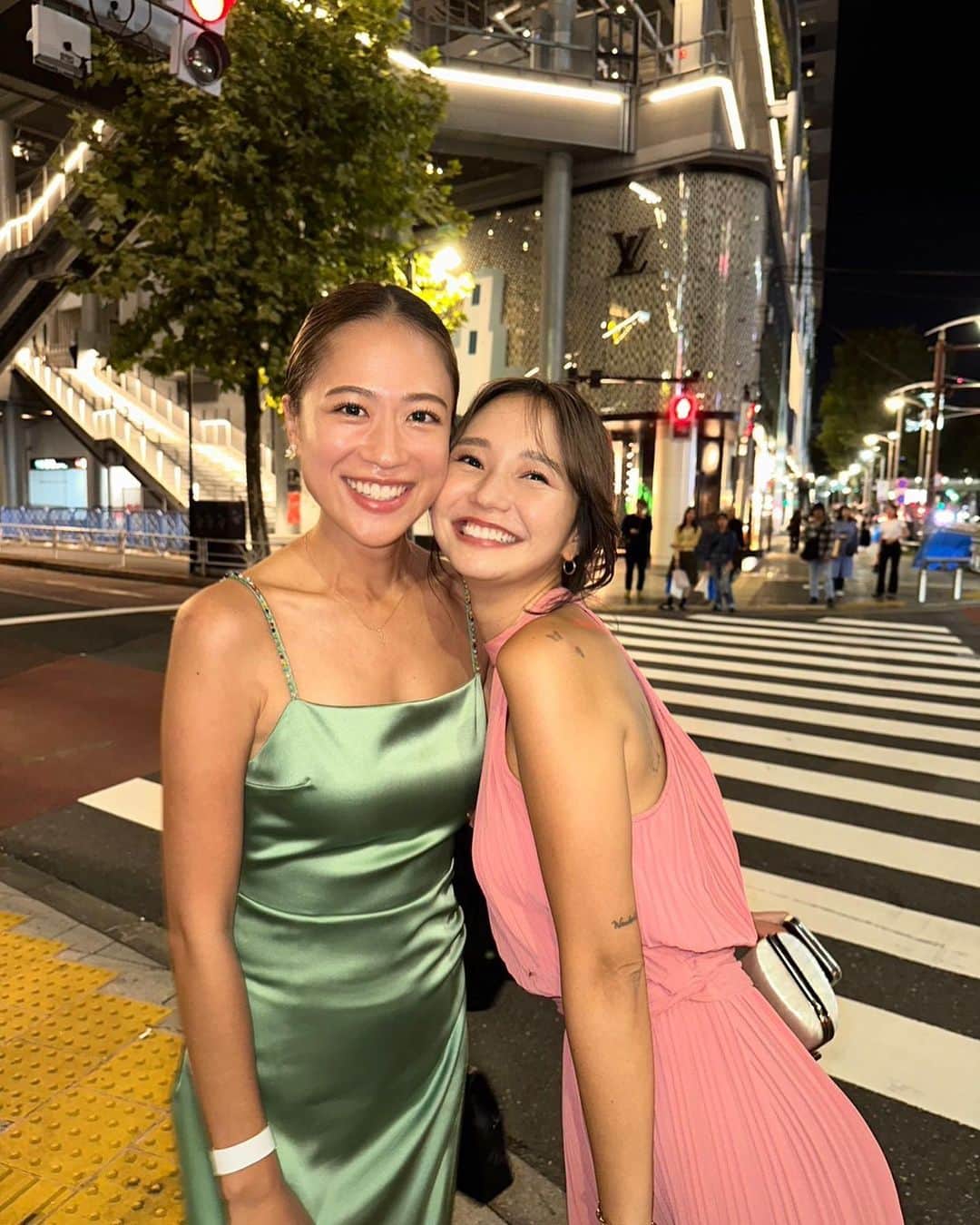 宮崎絹子のインスタグラム：「TOKYO NIGHT ✨🌙  チーム桜餅💚🩷🍃」