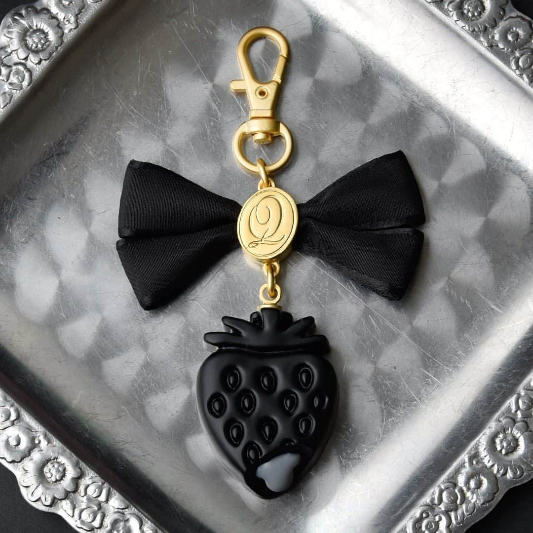 キューポットさんのインスタグラム写真 - (キューポットInstagram)「*⁠ 【RESTOCK】👻🎂❤️ From sweet treats to stunning jewelry, our collection has it all! Each piece is made with love in Japan, but hurry - these limited stock items won't last long! Grab your favorites now! ✨⁠ ⁠ https://intl.q-pot.jp/collections/restock⁠ ⁠ ⁠ #qpot #キューポット#autumn #horror #witch #witches #keepitcreepy #kawaiihalloween #letsgetspooky #halloween #halloweenmakeup #halloweencostume #halloweendecor #halloween2023 #halloweendecorations #halloweeneveryday #halloweentime  #halloweenideas #halloweenart #halloweendesign #halloweenfashion #darkart #darkarts #ハロウィン #ハロウィン2023 #🎃 #👻 #💀」9月25日 16時58分 - press_qpot_international