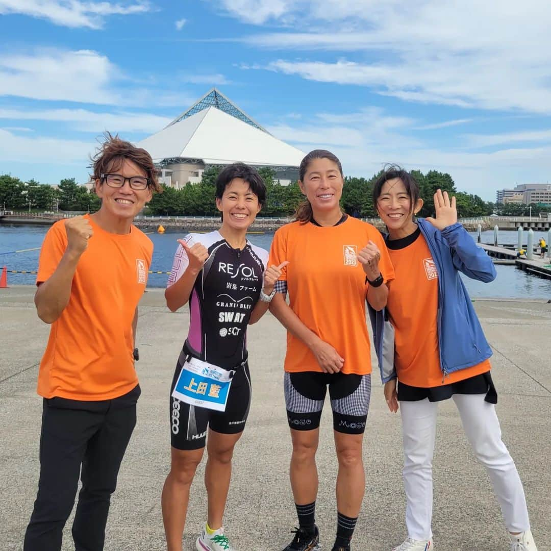 上田藍のインスタグラム：「. ☀️☀️☀️☀️☀️☀️☀️☀️☀️☀️☀️☀️☀️   Yokohama Hakkeijima Triathlon Festival🐬✨ #yokohama #kanazawaku #hakkeijimaseaparadise #triathlon   🐬🐬🐬🐬🐬🐬🐬🐬🐬🐬🐬🐬🐬  昨日9/24(日)、神奈川県にて開催されました【横浜八景島トライアスロンフェスティバル】にハマトラ(横浜トライアスロンの愛称)アンバサダーとして参加をさせていただきました🌟  4年ぶりの開催！ そして、より親しみやすい大会を目指されての【八景島シーサイドトライアスロン】というネーミングからリニューアルされての開催となり、509名のアスリートの皆さんがトライアスロンに挑戦されました🙌✨  トライアスロンデビューの方が多く、ドキドキわくわくな気持ちと、家族やチームメイト、仲間、恋人.. と一緒にチャレンジされる会場の温かな雰囲気は和気藹々としていて、その名の通り【フェスティバル=お祭り🎊】て'した。  私も皆さんと一緒にトライアスロンを楽しませていただきました🤗✨  選手、大会関係、スタッフの皆さん、ありがとうございました🍀  大会中は、MCトークやレース前のワンポイントアドバイス、ランニングコースでの並走や一緒にフィニッシュ、現場にこられていた金沢シーサイドFMラジオに生出演などなど、沢山の方と合流をさせていただけてパワーをもらいました🙌💓  トライアスロンデビューを果たされた皆さん、おめでとうございます㊗️ ぜひ生涯スポーツとしてトライアスロンを更に楽しんでいっていただきたいです☺️  そして、トライアスロンに興味を持たれた方もぜひ🌠来年、チャレンジをしていただきたいです。お待ちしております🤗✨  #横浜八景島トライアスロンフェスティバル #トライアスロンデビュー✨ #笑顔のフィニッシュ🙌 #ありがとうございました🍀 #トライアスロン #上田藍 #感謝💓」