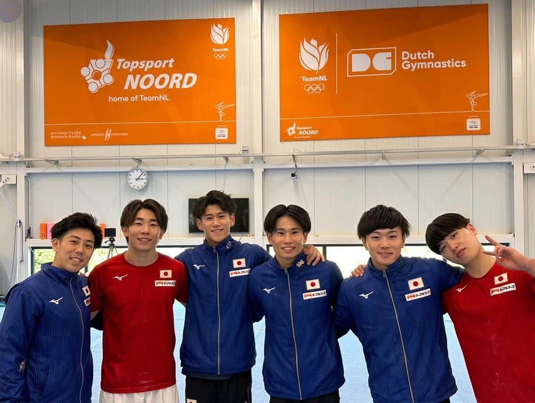 橋本大輝のインスタグラム：「. オランダでの事前合宿を終えて、ベルギーに向かいます🇧🇪  ロンドン五輪鉄棒金メダリストと📸  #世界体操 #体操ニッポン #wgc #gymnastics #goldmedalist」