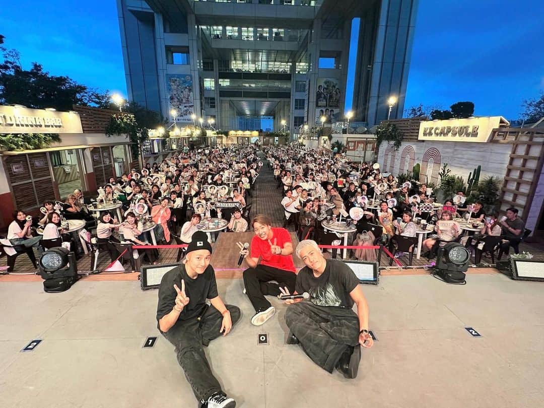 のインスタグラム：「. 🏮9月20日(水)来店情報🏮  * ・・・・・・・・・・・・・・・・・ *  GENERATIONSから 小森 隼 中務 裕太  THE RAMPAGEから 陣  * ・・・・・・・・・・・・・・・・・ *  会場に遊びに来てくれました🏮  乾杯からスタートし、 楽しいトークや質問コーナーなどをしていただきました🎤✨  最後は記念写真📸🎞️  Happinessな時間をありがとうございました🌈  何が起こるかわからない居酒屋えぐざいる🏮 是非ご来場をお待ちしております⤴⤴  * #居酒屋えぐざいる #居酒屋えぐざいる2023 #いざえぐ #GENERATIONS #小森隼 #陣 #THERAMPAGE #陣」