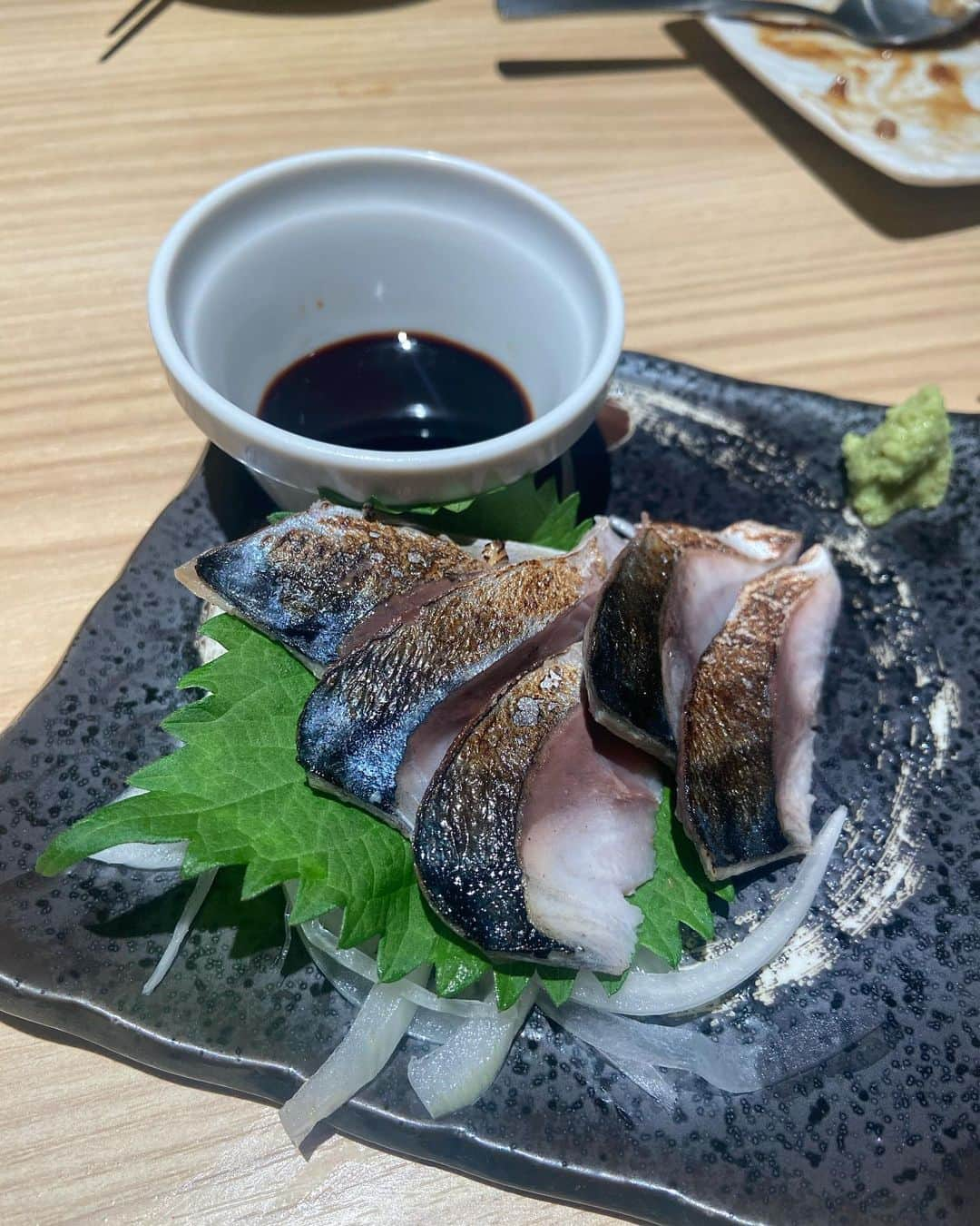 川口カノンさんのインスタグラム写真 - (川口カノンInstagram)「餃子酒場肉汁とっつぁんにプレオープンでお邪魔させてもらいました🥟　 @gyoza_nikuju_tottsuan  ． コスパいいのにどれも美味しかった〜 餃子酒場というだけあって本当に餃子美味しかった〜種類も何個かあったから今度は全制覇したい！✨笑 ． ドリンクも種類豊富でいつでもハイボールが99円、生ビール・サワーが299円！！コスパが良すぎる笑 ． オリジナルレモンサワーが10種類（388円） ． こんなにコスパがいいのに店内は綺麗で個室まで完備されてる！！ ． ．  さらに9月13日〜10月6日迄、SNSのフォロー特典として 777円飲み放題orお会計10％オフ というお得な企画を実施されているみたい♡ ． もう全てがお得で綺麗でさすがにおすすめしたい！また絶対いく！笑🥟🍻 ． ． ． ． ． pr」9月25日 17時24分 - kkanonnn