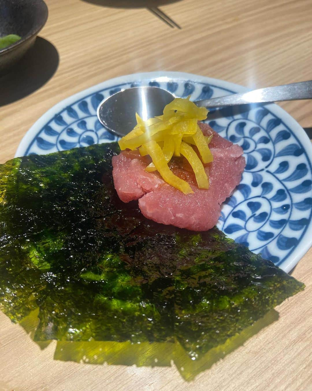 川口カノンさんのインスタグラム写真 - (川口カノンInstagram)「餃子酒場肉汁とっつぁんにプレオープンでお邪魔させてもらいました🥟　 @gyoza_nikuju_tottsuan  ． コスパいいのにどれも美味しかった〜 餃子酒場というだけあって本当に餃子美味しかった〜種類も何個かあったから今度は全制覇したい！✨笑 ． ドリンクも種類豊富でいつでもハイボールが99円、生ビール・サワーが299円！！コスパが良すぎる笑 ． オリジナルレモンサワーが10種類（388円） ． こんなにコスパがいいのに店内は綺麗で個室まで完備されてる！！ ． ．  さらに9月13日〜10月6日迄、SNSのフォロー特典として 777円飲み放題orお会計10％オフ というお得な企画を実施されているみたい♡ ． もう全てがお得で綺麗でさすがにおすすめしたい！また絶対いく！笑🥟🍻 ． ． ． ． ． pr」9月25日 17時24分 - kkanonnn