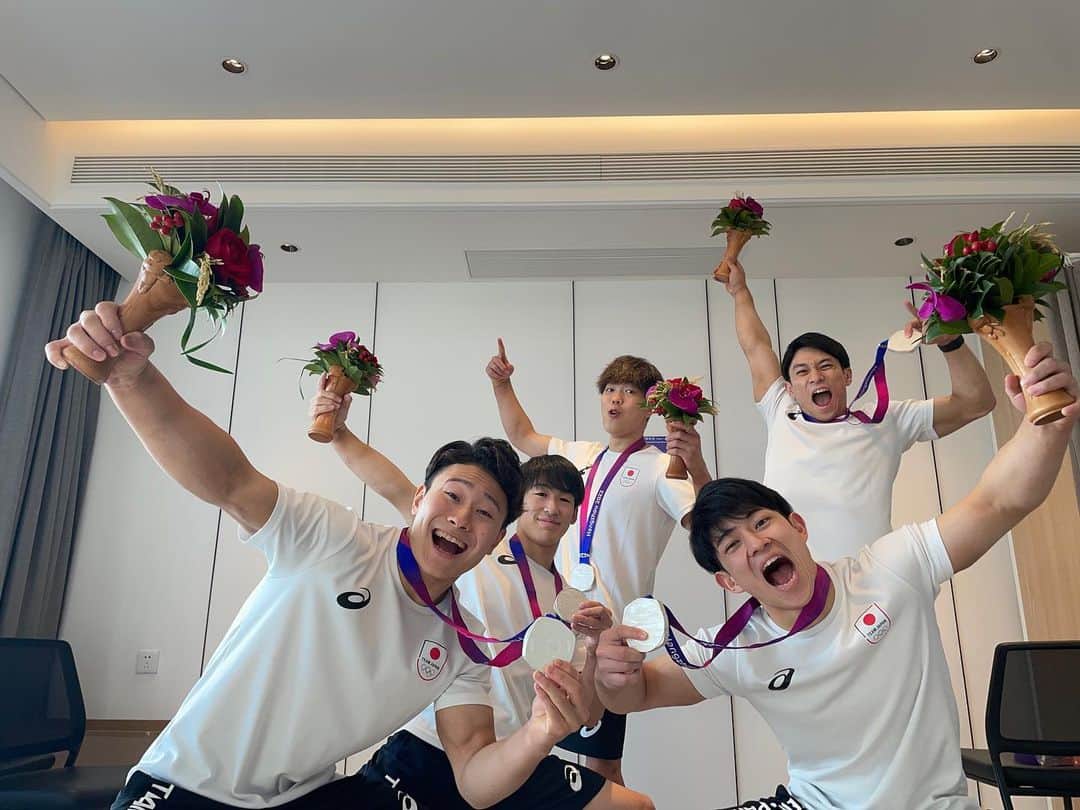谷川翔のインスタグラム：「アジア大会 団体銀メダル獲得🥈  応援ありがとうございました！  #TEAMJAPAN  #がんばれニッポン @teamjapanjoc」