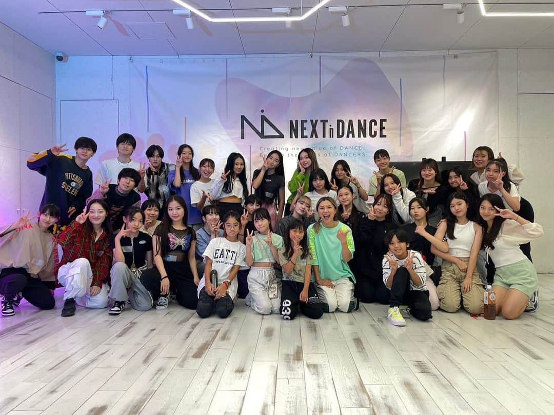 のインスタグラム：「1 on 1 Strive for Stardom workshop is completed 🔥🙏👏 my heart is filled w/gratitude & Thank you @next_in_dance for having me! . 全力で受けに来てくれた皆様心からありがとうございます❤️これからも夢に突き進んで自分らしく輝いて羽ばたいて下さい✨」