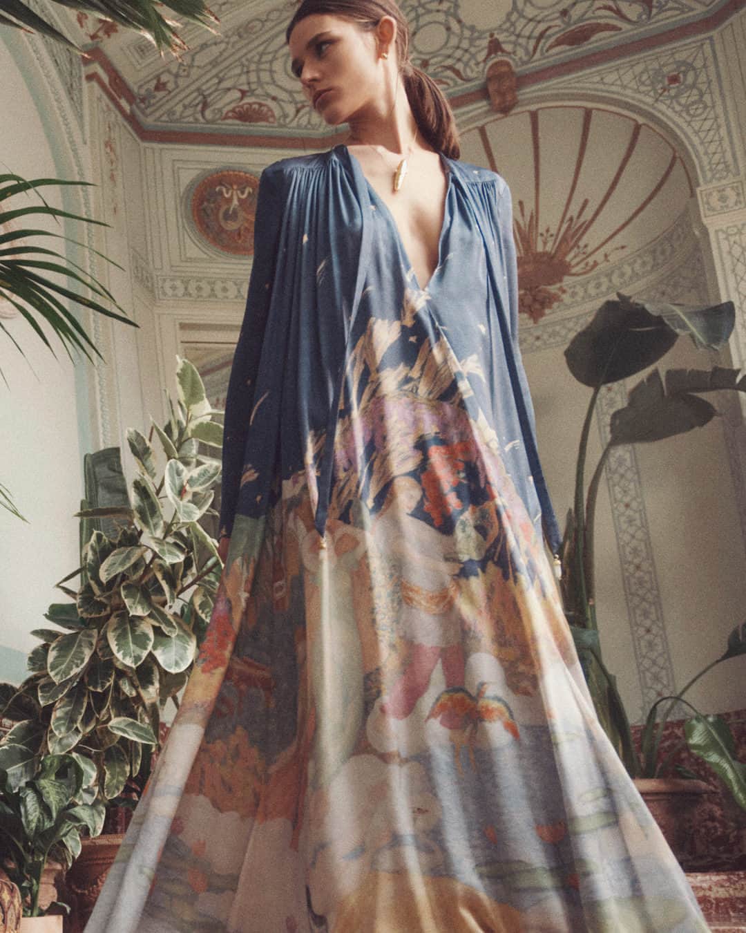 ジマーマンのインスタグラム：「Luminosity: Explore the campaign and shop new season arrivals including the Lyrical Sheath Dress via the link in our bio. #Luminosity #ZimFall23 #zimmermann」
