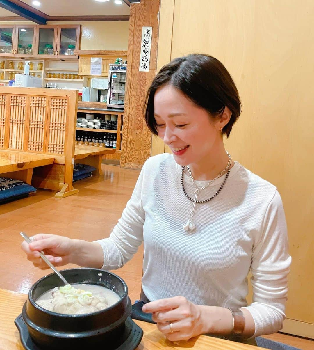 市井紗耶香のインスタグラム：「. これからの季節、恋しくなるんだよね サムゲタン♡  美味しかった♪  #参鶏湯 #サムゲタン #薬膳 #漢方 #健康  #美容 #スープ好き #休日 #市井紗耶香」