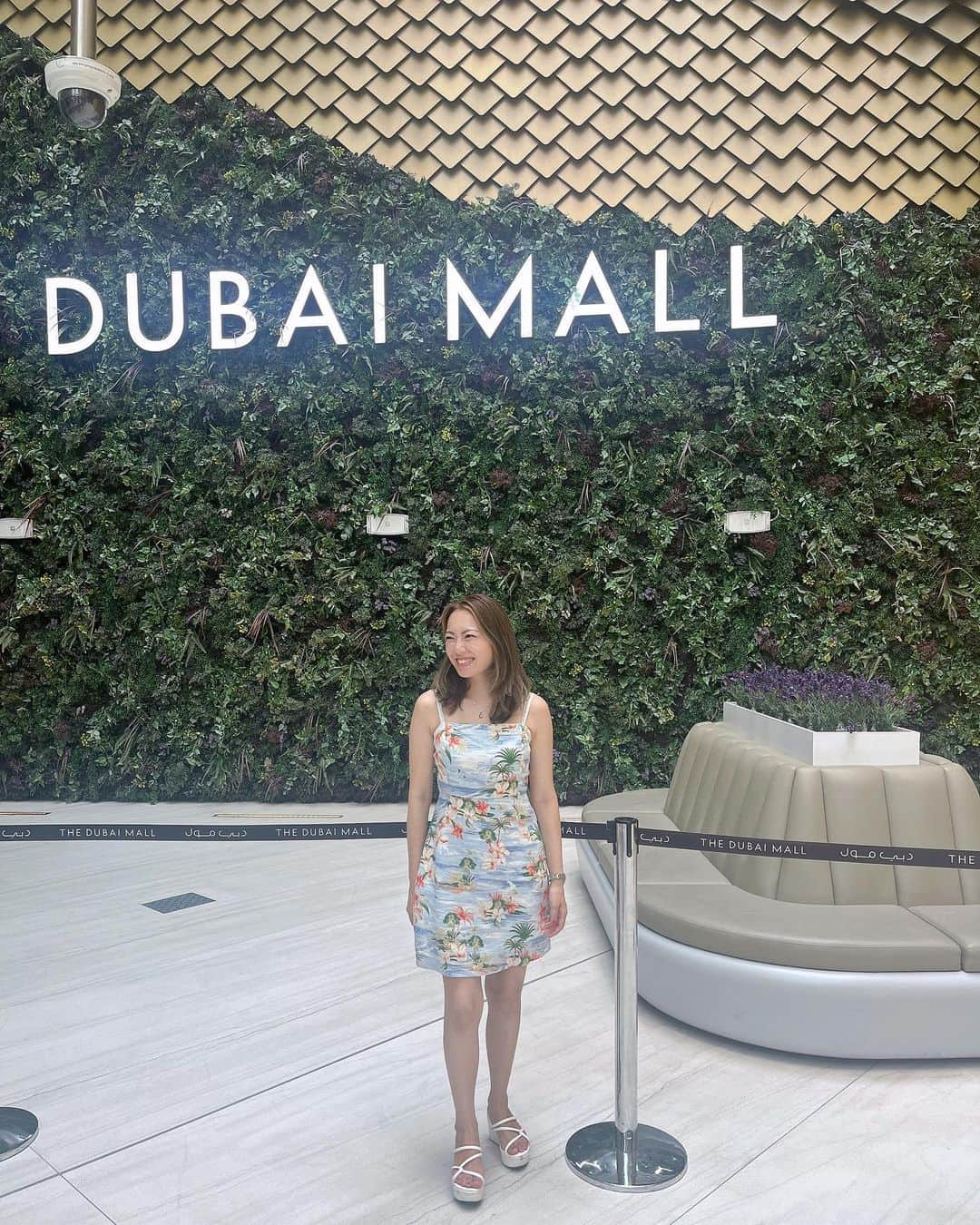 志村玲那さんのインスタグラム写真 - (志村玲那Instagram)「#ドバイモール #dubaimall   #行ってきた #ショッピング巡り #日本と同じお店もあったり #知ってるのあると #嬉しいよね  #ショッピングモール #中に #水槽があって #ダイビングしてる人もいたり #こうして写真撮ったり #すごいよね  #楽しかった〜〜〜  #ドバイ　#Dubai #🇦🇪 #🇦🇪🇦🇪🇦🇪🇦🇪🇦🇪🇦🇪🇦🇪🇦🇪🇦🇪🇦🇪  #旅行　#trip」9月25日 17時32分 - rena_shimura