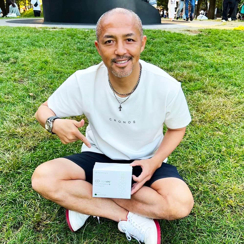 小野伸二のインスタグラム：「スポーツの秋🍂⚽️ 日々のパフォーマンスを保つためにはやっぱり継続が大事ですね👍  @nuskin_japan   #ユーススパンR #ファーマネックス #ニュースキン #pr」