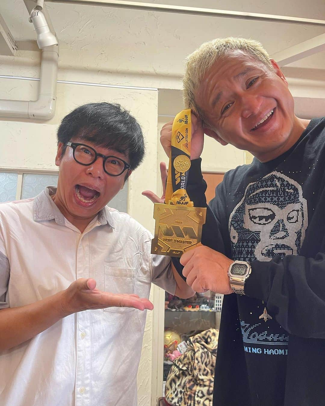 杉本知香さんのインスタグラム写真 - (杉本知香Instagram)「福ちゃんの金メダル🥇‼️ ほんとに凄い‼️  #中目黒美容室 #ガリットチュウ福島#ガリットチュウ #福島善成#ブラジリアン柔術 #ワールドマスター#世界一#金メダル #富士彦#沼津ラクーンよしもと劇場  #ネゴシックス」9月25日 17時35分 - sugimotoc