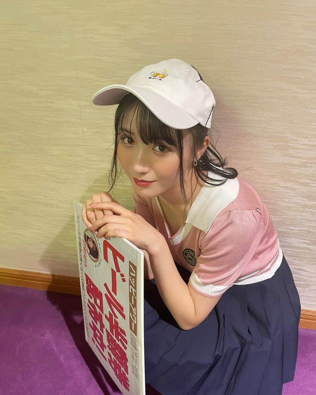 伊藤愛真さんのインスタグラム写真 - (伊藤愛真Instagram)「9/22 川口オートレースでトークショーと ビール半額券配布イベントをさせていただきました🍺🫶🏻 トークショーではみなさん頷いて聞いてくださって、優しい方ばっかりで、、 ビール券配布ではたくさんの方が並んでくれて、何周もしてくれた方もいました！ いっぱいお喋りできて嬉しかった💓 川口オートレース、人も空間も？あたたかかった！！！ レース初めて生でみたけど、迫力すごかった！！！！！ またいきたいなあ。 ありがとうございました✨ . 川口オートレースさんから、お土産までいただいちゃって、それがまたかわいいもんだから愛用します！また載せます！笑 . . あ、12Rちょっとだけかけて当たったけどがみった . #川口オートレース#川口#オートレース」9月25日 17時41分 - __emagram