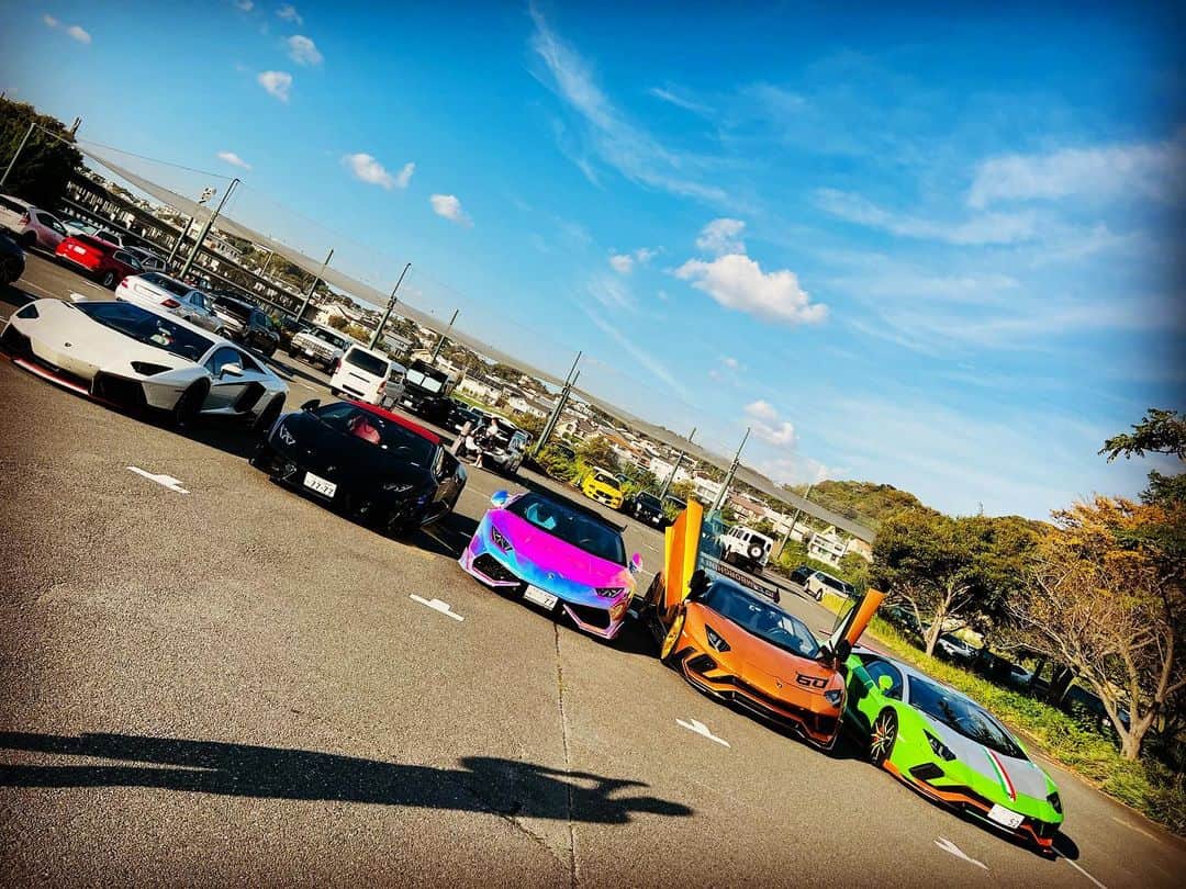 のインスタグラム：「⭐️取れ高満載⭐️  笑う門には福来る笑  #lamborghini #ランボルギーニ #morohoshi #諸星伸一 #fightingstar #ファイティングスター #fsbk #世界最強モロックマ #世界最強諸星一家 #諸星一家 #powercraft  #lexani #lexanijapan #rockford #tokyo #japan  笑った一日笑」