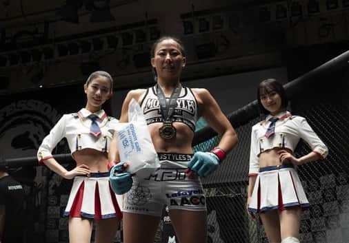 阿部裕幸のインスタグラム：「杉本恵  修斗女子ストロー級インフィニティリーグ  攻め続け、判定勝ち‼️ 皆さん応援ありがとうございました🙏🏼 12月1月と闘いは続きます🔥🔥🔥引き続き応援よろしくお願いします！  AACC female fighter’s “Megumi Sugimoto” won by decision. Thank you for support us!  https://gonkaku.jp/articles/14882?page=6  https://news.yahoo.co.jp/articles/8b029a0f64f8b3d346f549794b9cbdd76ed5616a?page=2  #aacc #aaccmma #aacc総合格闘技 #aaccfemalefighter #aacc女子部 #mma #jiujitsu #柔術 #kickboxing #キックボクシング #grappling #グラップリング #キャッチレスリング #catchwrestling #team #格闘技やるならaacc #女子mmaならaacc #mmaやるならaacc #仲間 #大人の部活動 #総合格闘技 #ココロとカラダを強くする #仲間募集中 #team #仲間 #shooto」