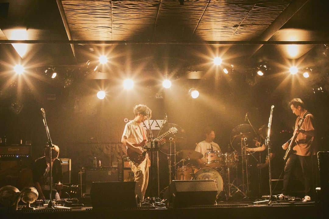 後藤正文のインスタグラム：「ASIAN KUNG-FU GENERATION  新代田FEVER   Photographer @tetsuyayamakawa   #asiankungfugeneration #tour #tokyo #新代田fever」