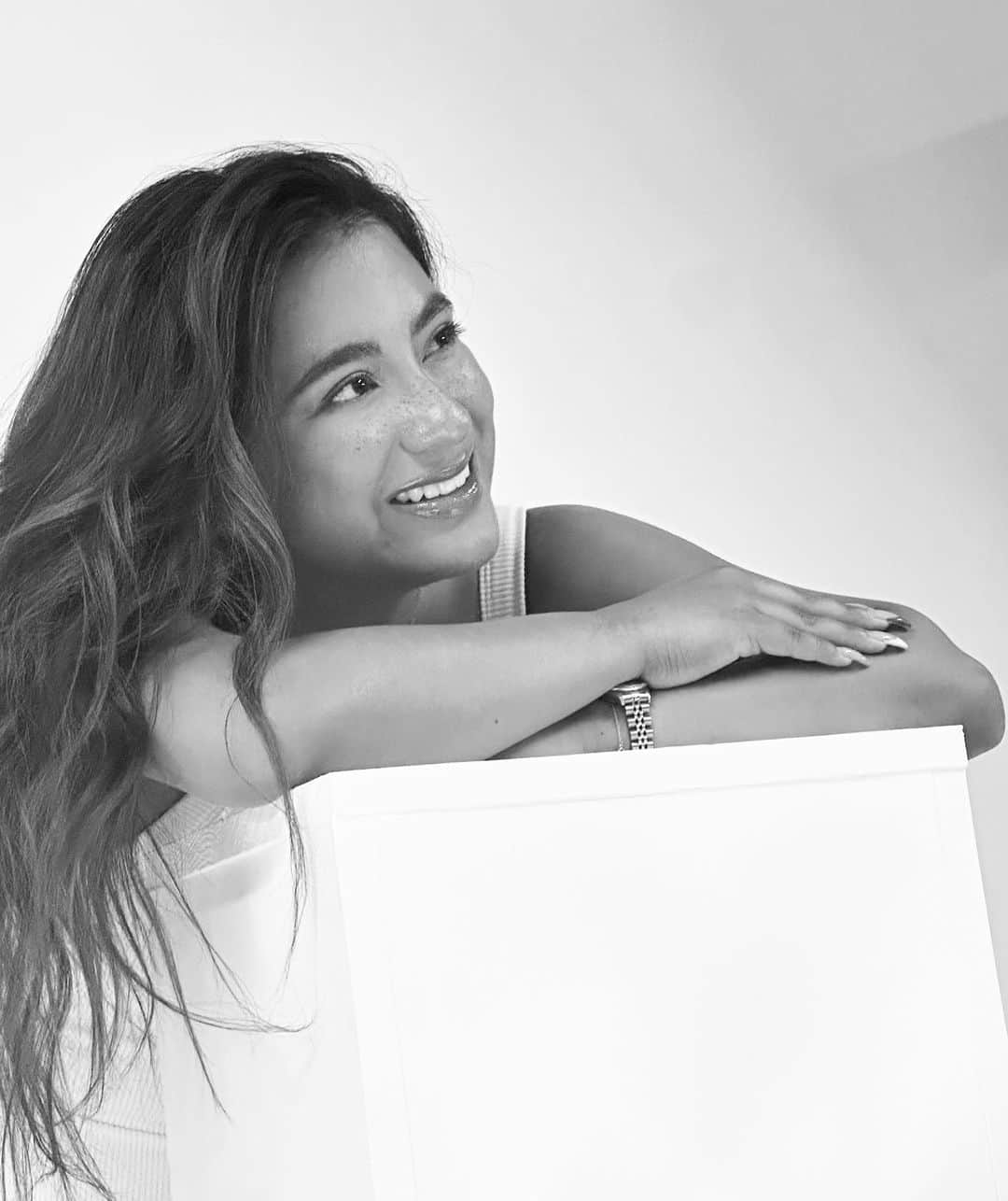 アリー・ブルックのインスタグラム：「All smiles thinking about the week ahead ☺️ #GoneToBed」