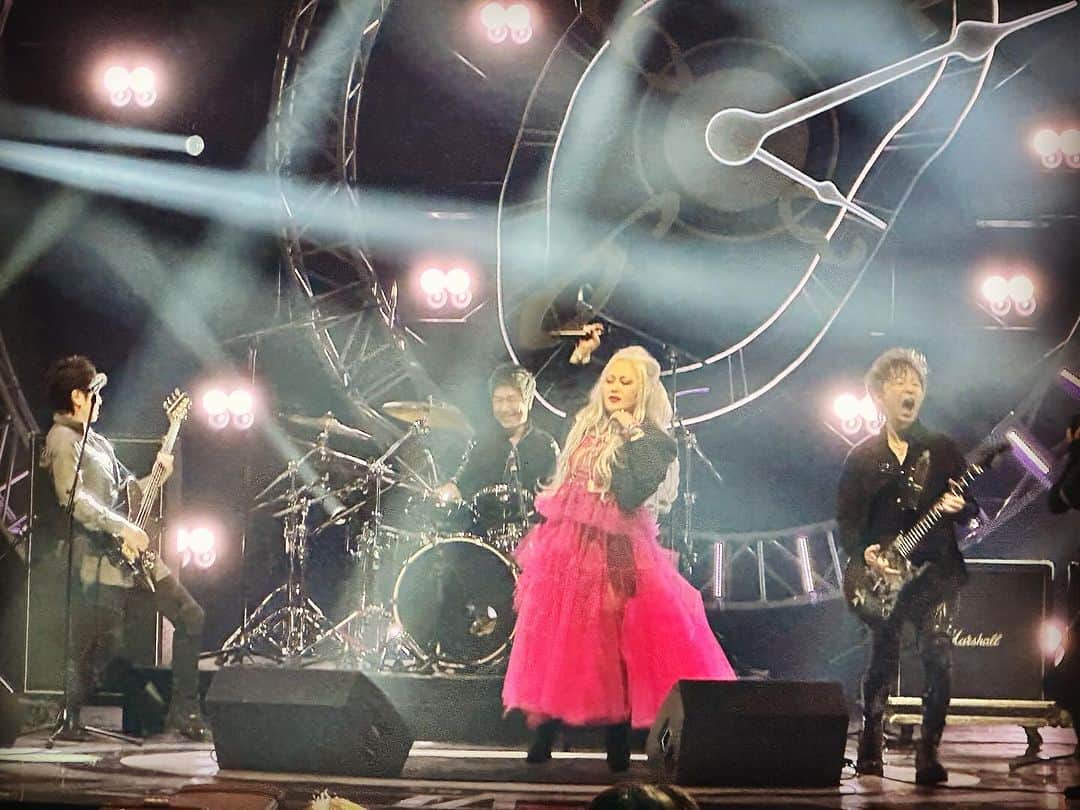 JILLのインスタグラム：「9/30〜土曜日💕 Billboard横浜も近づいてきましたが❗️ もうひとつ❗️ 同日、9/30、21:00〜22:59 BSPにて、オンエア‼️です。  PERSONZの演奏と 女子チームでのカバーもあります👍 お楽しみに😊  #歌える!J-POP 黄金のヒットパレード決定版!#10 ———————————— #09月30日billboardlive横浜 #10月03日billboardlive大阪 #10月29日REDROCKS #11月03日西条市ストーンハンマー #11月04日西条市こけら落とし  ———————————— #jillpersonz  #personz  #youtubepersonzチャンネル #note  #jillpersonz  #エアプレ #JILLプレ #ラジオ高崎 #三味線jill屋」