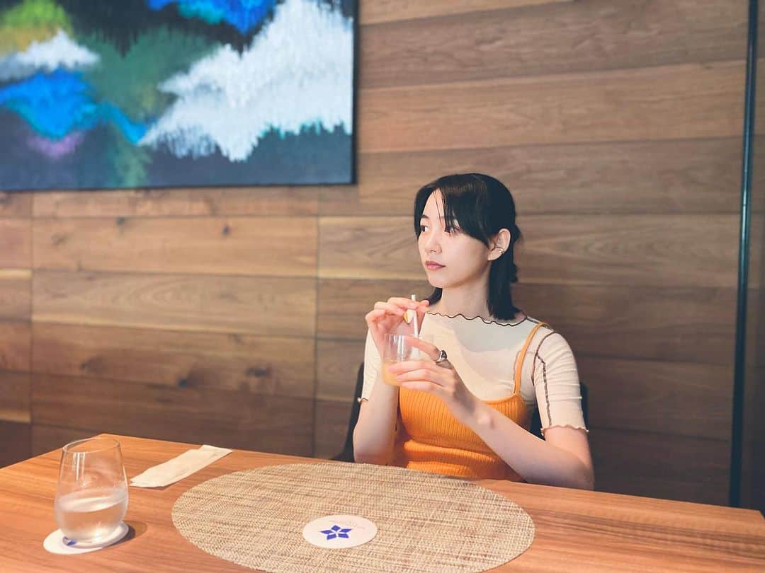 のん（能年玲奈）のインスタグラム：「旅行って、2年前くらいまでは楽しみ方が分からなくてあんまり行ったことなかったんだけど、最近分かってきた👒 肩の力が抜けて冒険心に溢れた自分になって東京に帰った。よっしゃ、仕事楽しむぞーー！」