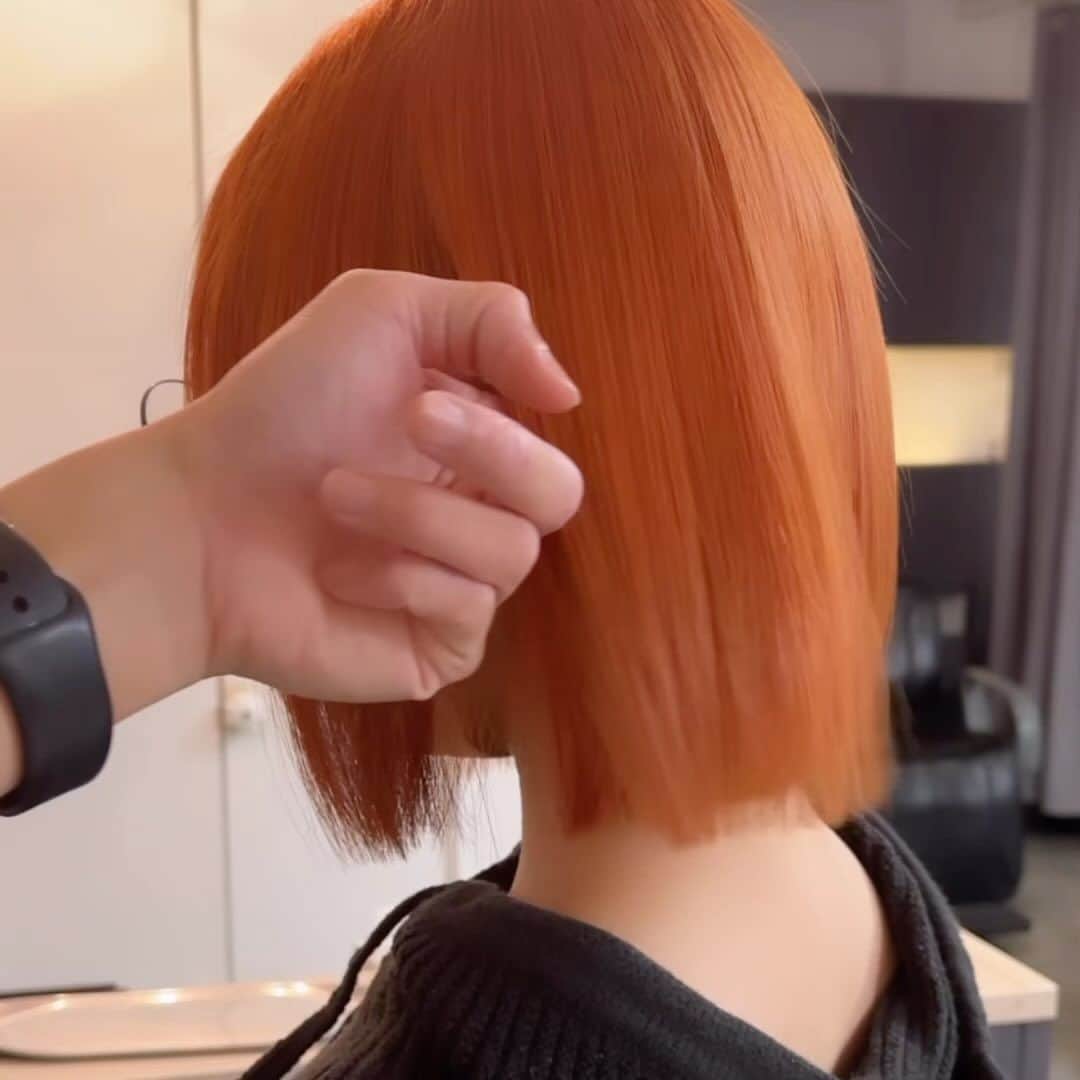 阪下裕紀のインスタグラム：「✨ダメージレスブリーチ✨ ⁡ ⁡ 🎨カラーが不安な方必見🎨 自分史上最高のヘアスタイルとサラツヤヘア😍 ⁡ 是非お気に入りなスタイルはいいね👍保存お願い致します♪良ければフォローもお願い致します😍 ⁡ 最高の髪質改善トリートメント出来ました\(//∇//)\ 顧客のお客様から新規のお客様まで初回は¥10000となっております◎ 是非体感してください\(//∇//)\ ⁡ ※僕が載せてるオリジナルダメージレスブリーチは僕にしかできません！！ ⁡ ⁡ 独自の方法と薬剤を使用している特殊技術です。 いいなぁと思ったらいいね押してくれると喜びます😆⭕️ ⁡ 来店されるときは 髪型を @yuki__sakashitaのラインナップから好きなスタイルを保存して見せてくださいね😍 ⁡ あとは、髪の状態や似合わせであなたに似合う髪型、カラーをご提案させていただきます。 ⁡ 🉐新規クーポン🉐 カット＋ダブルカラー+トリートメント　¥16800-+tax カット＋ケアカラー＋髪質改善　¥18500-+tax 髪質改善　　　　　　　　　　　¥10000-+tax ⁡ ⁡ 🐥良くある質問🐥 Q.カラーのもちは？ A.デザインカラー(ハイライト、バレイヤージュetc)は2〜3ヶ月 ブリーチカラー(全頭ブリーチ、インナーカラー)1〜2ヶ月 Q.オリジナルダメージレスブリーチとはなんですか？ A.僕にしかできないトリートメントとブリーチを配合➕前処理トリートメント、アフタートリートメント髪のダメージレベルを見極めて調合します。 Q.どんな髪質でも大丈夫ですか？ すでに過度のダメージがあったり、黒染め履歴がある場合は希望のカラーにするためのプロセスが異なる場合があります。 その場合でも最善の提案をさせていただきます。 Q.髪質改善はどんな髪でも出来ますか？ ブリーチしてる方からしてない方まで幅広く対応できます！ 軟毛〜普通毛　一回で感動レベル🥺 硬毛、癖毛　1〜2回で完璧に仕上げます！ Q.髪質改善のもちは？ 1ヶ月以上です✨ もちろん繰り返すほど定着しやすくなりもっとモチも良くなります^ ^ ⁡ 👑カラースペシャリスト👑 ✂️ダメージ90%OFFのブリーチができる ✂️豊富な経験で失敗しないカラーができる ✂️年間1000人以上担当している実績 ⁡ 🔱カラーの失敗が心配な人でも大丈夫🔱 僕のオリジナルダメージレスブリーチは他店ではマネ出来ないやり方です。✨ カラーなら僕にお任せください💗 今までのブリーチに比べて圧倒的にダメージレス、ツヤツヤカラーを楽しめます。 豊富な経験によるカラー知識であなたの なりたいカラー叶えます✨ ⁡ ✂️痛みたくない ✂️可愛いカラーになりたい ✂️デザインカラーを楽しみたい ✂️手触り良くしたい ✂️透明感が欲しい ✂️赤みオレンジ味を無くしたい カラーが不安な方は一度カラー美容師阪下までご相談ください😆 ⁡ 👑丁寧なマンツーマン接客👑 お客様を1人1人幸せにしたいという想いから 1人1人マンツーマンで接客させていただいてます😄一緒にステキな髪型作りましょう ⁡ 丁寧な接客と技術でお客様に少しでも素敵な 時間を過ごして頂けると嬉しいです。 ⁡ このインスタをみて好感を持ってもらい僕に髪の毛を任せてもらえるようでしたらお客様に喜んで頂けるよう全力で綺麗にさせていただきます✨ ⁡ ご予約ご相談は 🕴トップのURLまたはDM 担当:阪下裕紀 ⁡ 住所 東京都渋谷区神宮前4-26-2守谷ビル2F アクセス ⁡ 千代田線 明治神宮前駅 徒歩5分 副都心線 明治神宮前駅 徒歩5分 JR原宿駅　徒歩7分 東京メトロ　表参道駅　徒歩7分 ⁡ ⁡」