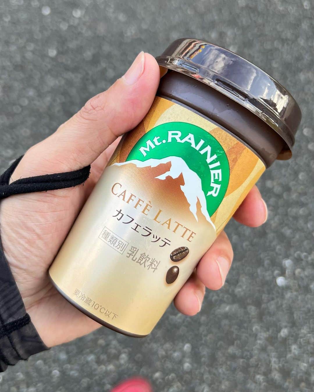 靖乃のインスタグラム：「昨日の『ペディオフォビア』の余韻に浸りつつ今日も一日ゆっくり頑張りましょ🌟 今週、靖乃は9/27(水)の11〜15時でThree Point Cafe-ROPPONGI-におります  #靖乃 #ハイダンシークドロシー #淡路島 #ピン毛」