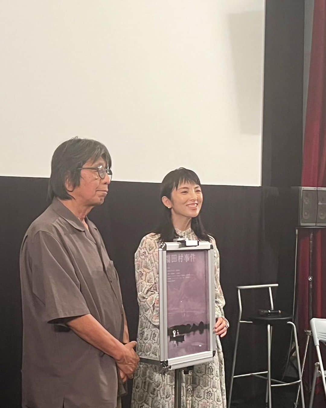 田中麗奈さんのインスタグラム写真 - (田中麗奈Instagram)「先日 福岡 ＫＢCシネマの劇場にて 森監督と舞台挨拶をさせて頂きました。  福岡県久留米市出身の私としては、 故郷での上映はとても嬉しかったです。  上映後2回 45分間 森監督と 熱い🔥トーク。   映画鑑賞後の皆さまのお顔の表情を拝見しながら、 私も心が自然に開いていくというか 話したい事が溢れてくるような そんな感覚でした。  この日も有り難い事に 満席でしたが、 その後も満席という声を、故郷の家族や親戚から聞いています。  福岡の方でも上映館が広がり、 これから上映する館も増えてきます。  福岡県の皆様にも映画が届きますことを願います。  KBCシネマの劇場の皆様  ご対応頂き、ありがとうございました🙇‍♀️ そして、福岡で最初に上映頂きました事を心から感謝致します。  #kbcシネマ @kbccinema  #福田村事件」9月25日 9時58分 - renatanaka07