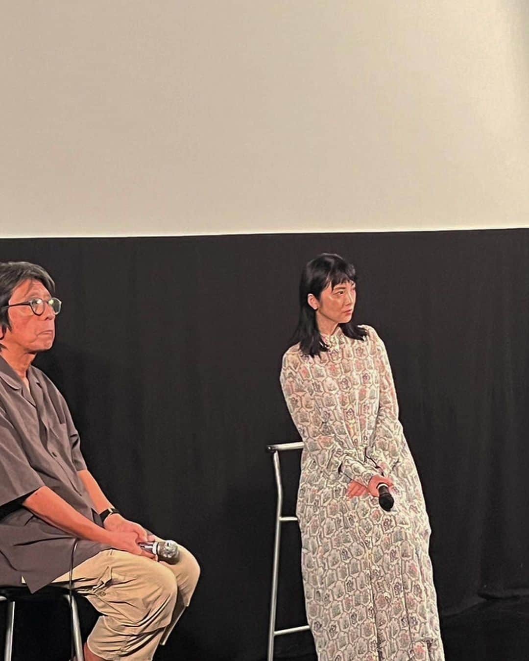田中麗奈のインスタグラム：「先日 福岡 ＫＢCシネマの劇場にて 森監督と舞台挨拶をさせて頂きました。  福岡県久留米市出身の私としては、 故郷での上映はとても嬉しかったです。  上映後2回 45分間 森監督と 熱い🔥トーク。   映画鑑賞後の皆さまのお顔の表情を拝見しながら、 私も心が自然に開いていくというか 話したい事が溢れてくるような そんな感覚でした。  この日も有り難い事に 満席でしたが、 その後も満席という声を、故郷の家族や親戚から聞いています。  福岡の方でも上映館が広がり、 これから上映する館も増えてきます。  福岡県の皆様にも映画が届きますことを願います。  KBCシネマの劇場の皆様  ご対応頂き、ありがとうございました🙇‍♀️ そして、福岡で最初に上映頂きました事を心から感謝致します。  #kbcシネマ @kbccinema  #福田村事件」