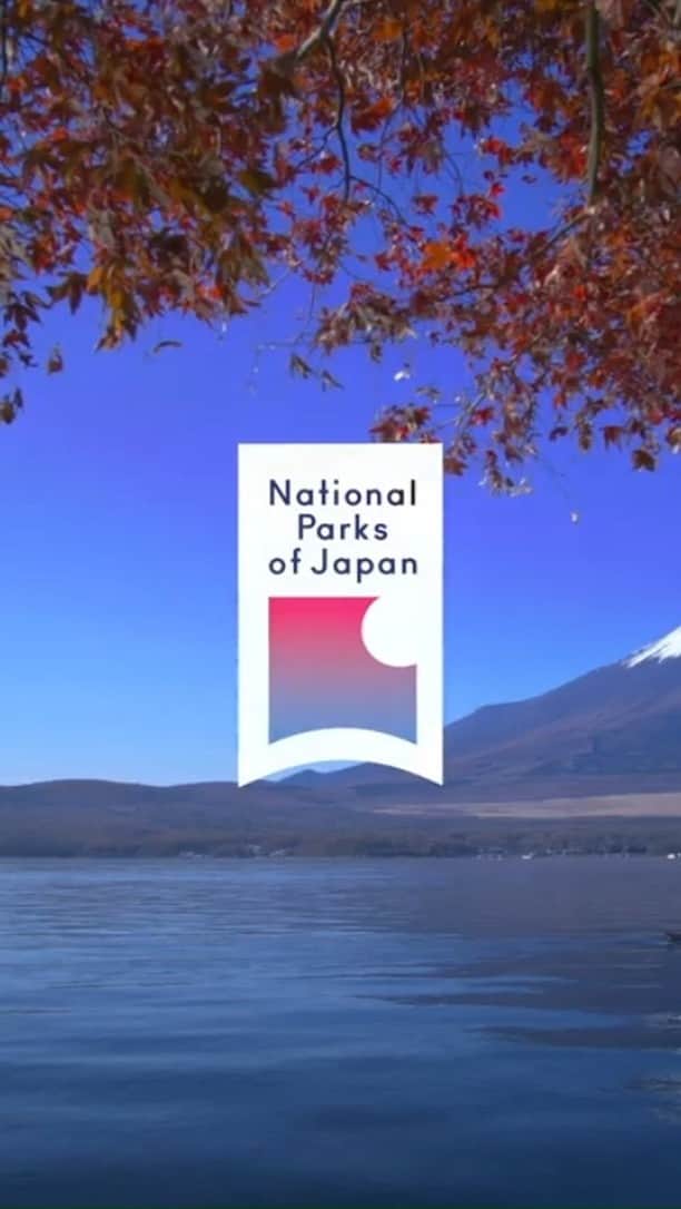 日本の国立公園のインスタグラム：「Snow-capped mountains towering over frozen lakes, tranquil lakes and streams, valleys covered in blankets of snow, hot spring villages in the middle of natural wilderness—Japan's national parks are abound with nature.」