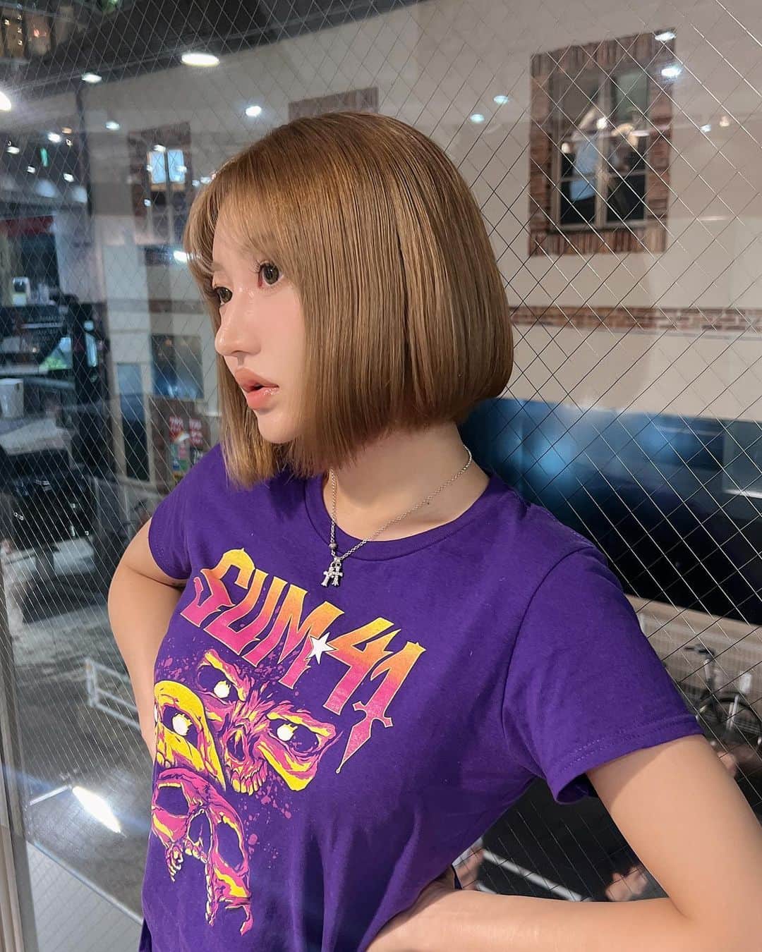 月城まゆのインスタグラム：「🆕💠  @welly_yuuki  いつもありがとう🫶  こうみえてブリーチなしなの すごくない？🥺 夏終わったから久しぶりに前髪つくってみた(＾ｰ^)➰💖  #shibuya #ボブ #hairfashion #haircolour #japanesegirl #streetwear」