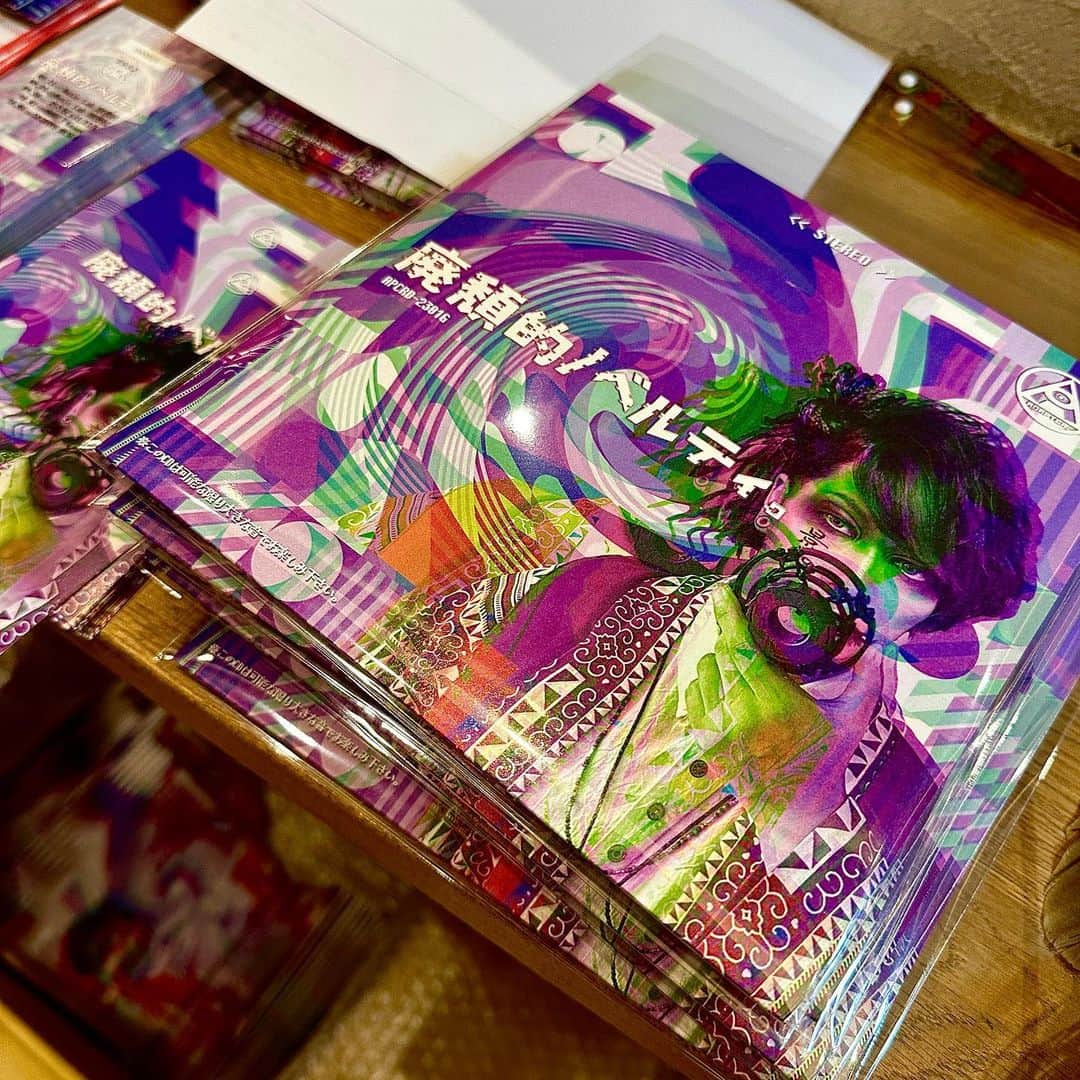 ADAPTER。のインスタグラム：「ADAPTER。 New ALBUM｢廃頽的ノベルティ。｣」