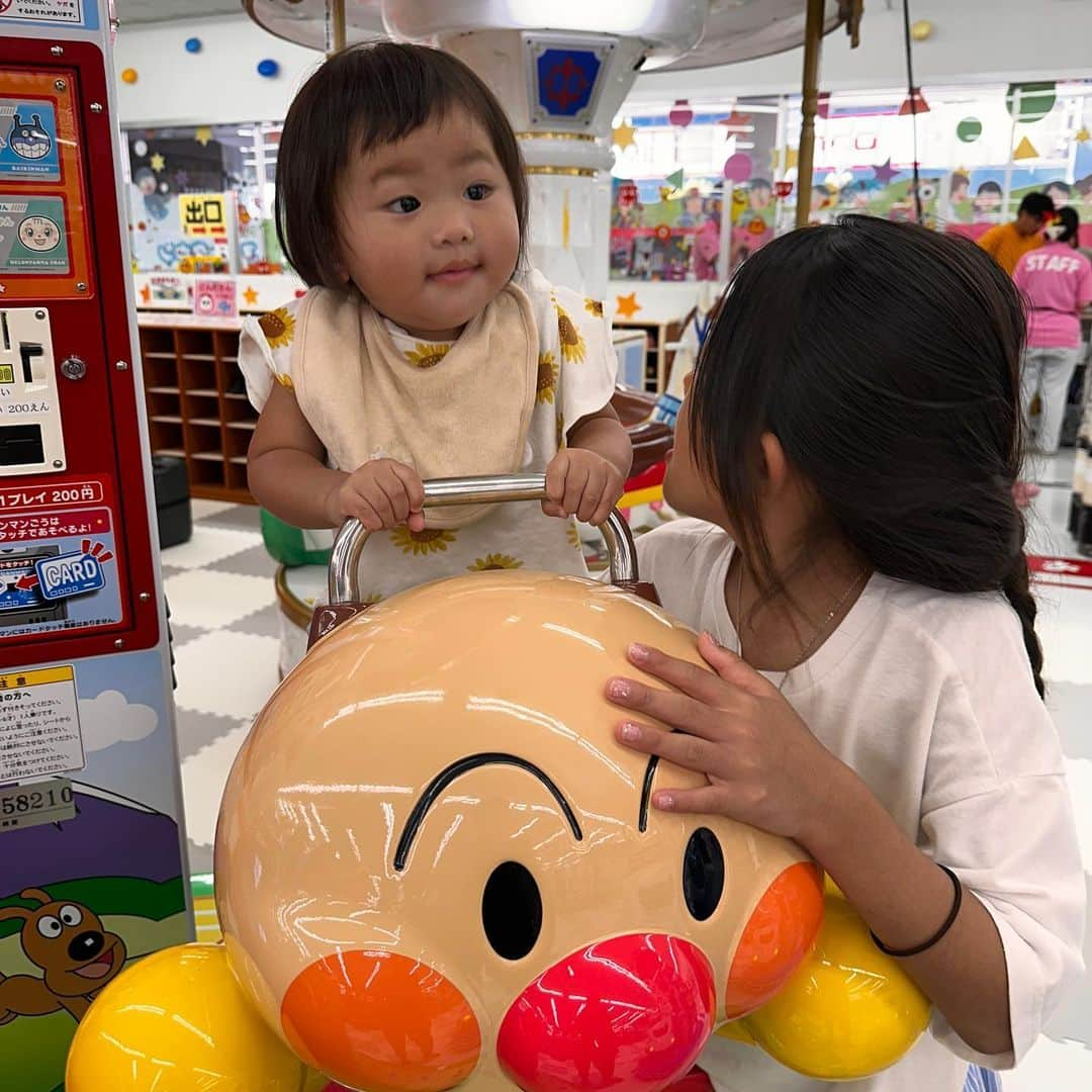 国枝洋子さんのインスタグラム写真 - (国枝洋子Instagram)「私が体調崩したので 昨日はじゅんながママ代わり🥲  ハンナとたくさん遊んでくれて お風呂入れて 寝かしつけまで。。🥹  ままは休んでていいよ！って 私の子とは思えない…笑  ジュンナはいつお母さんになっても大丈夫だね❤️ たくさんありがとう😭🩶」9月25日 10時25分 - kunieda_yoko