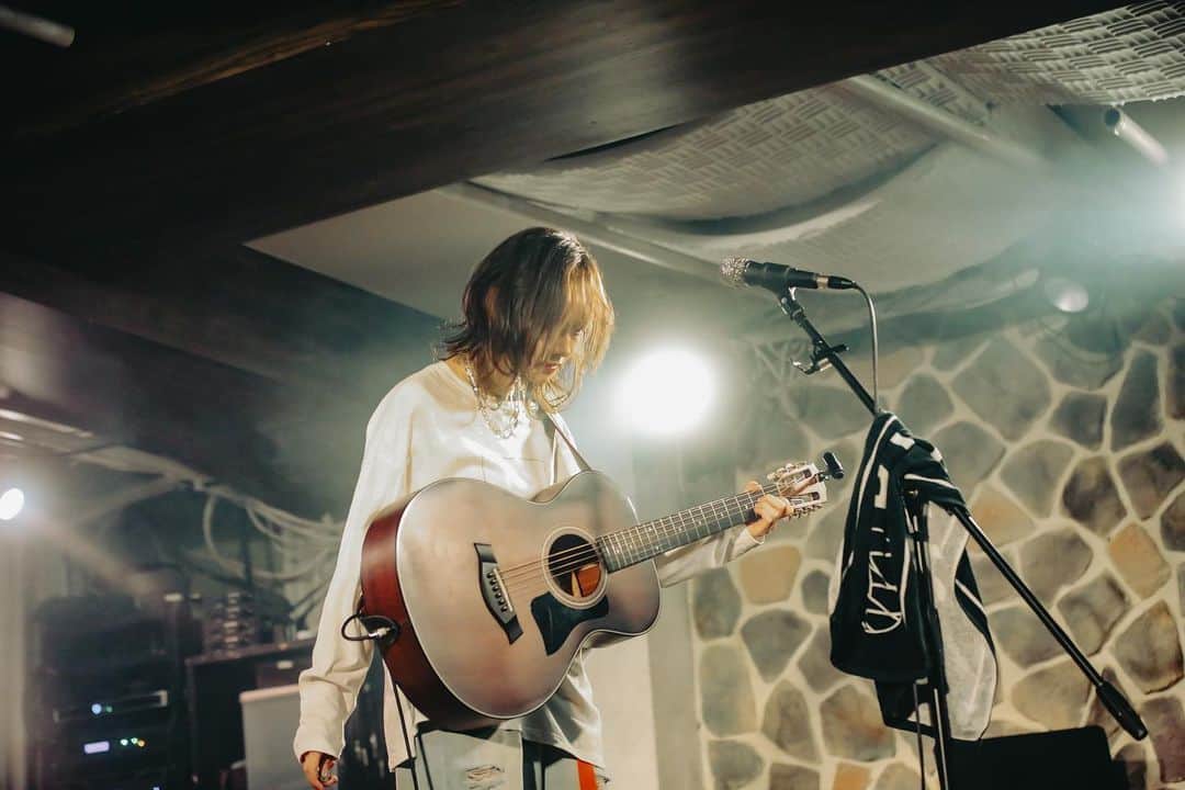 RIRIKOさんのインスタグラム写真 - (RIRIKOInstagram)「可能性ってきっと終わらないから  ・ ・ ・  photo by @asak030_yay   #singersongwriter #RIRIKO #live #livephoto #guitar」9月25日 18時00分 - ririkonoinsta
